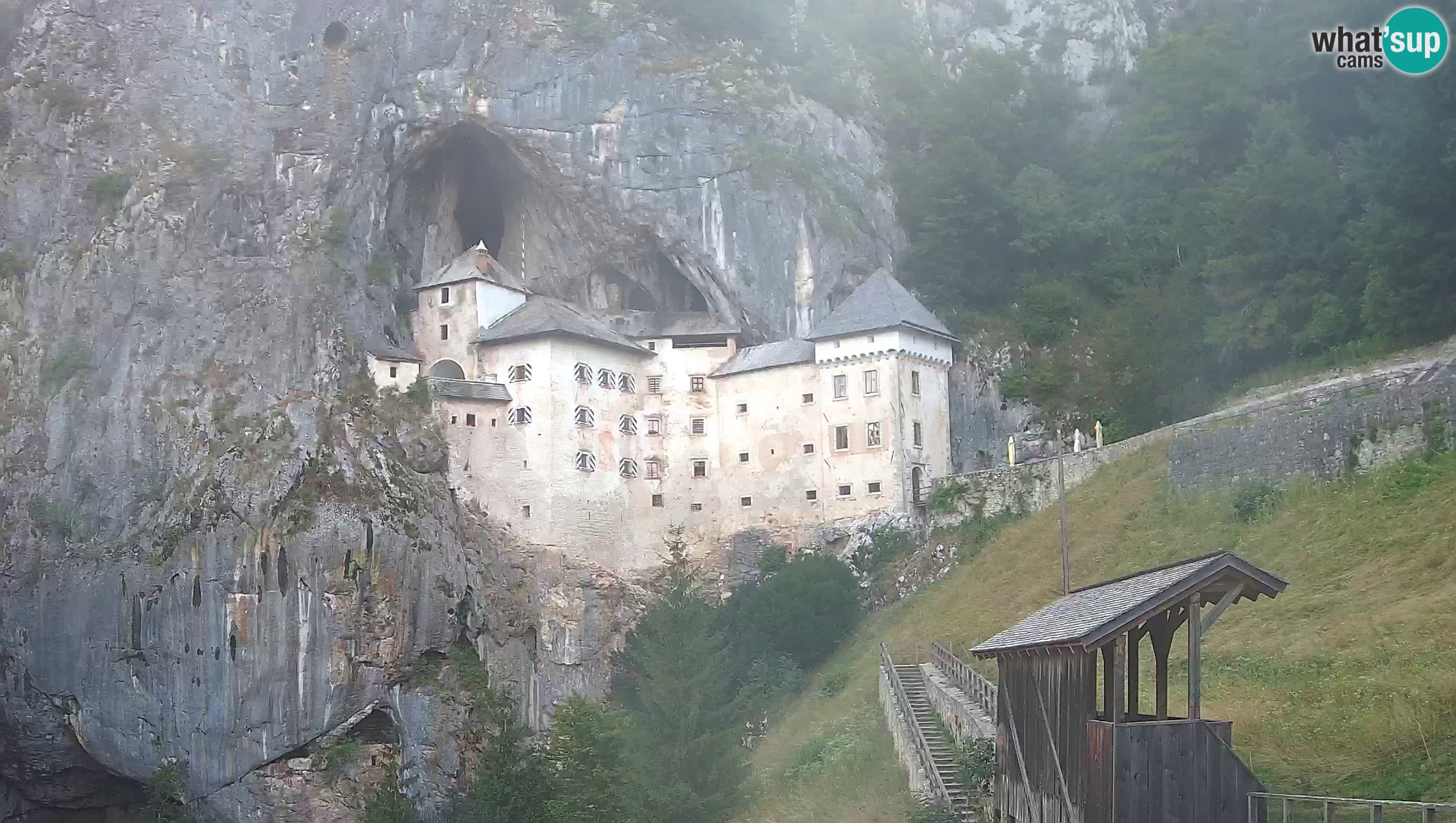 Spletna kamera Predjamski grad – Grad Predjama – Postojna