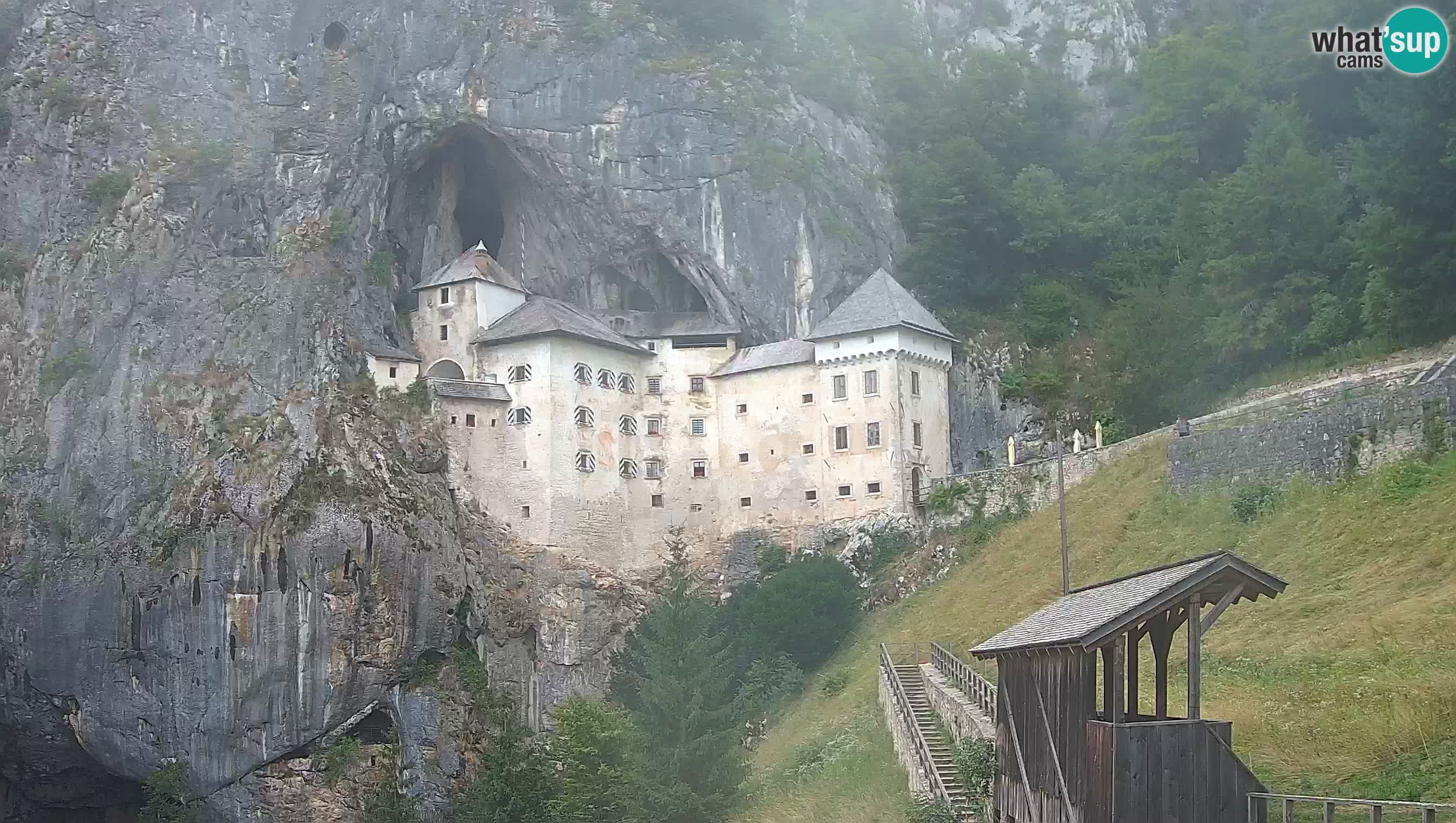 Spletna kamera Predjamski grad – Grad Predjama – Postojna