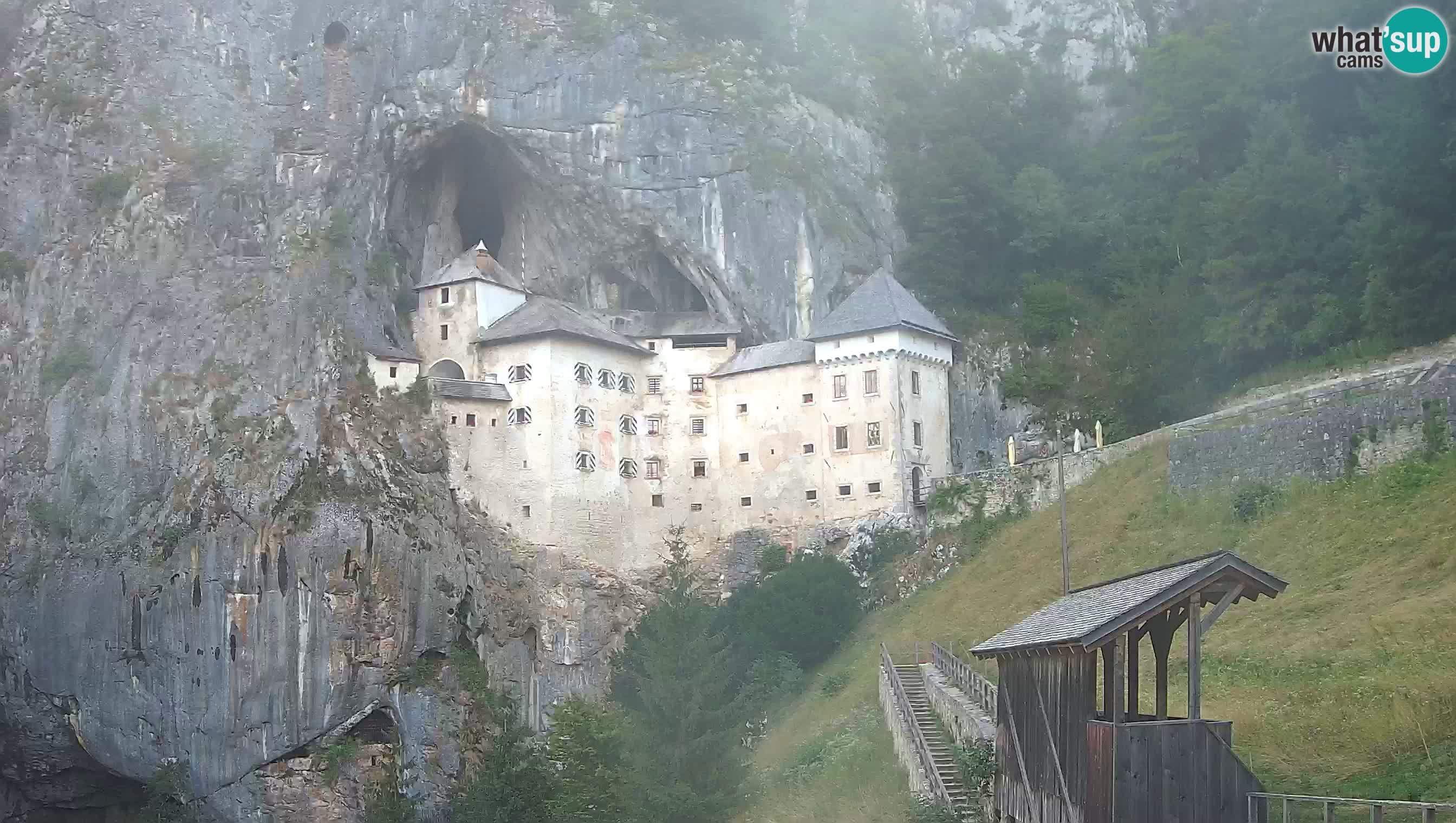 Spletna kamera Predjamski grad – Grad Predjama – Postojna