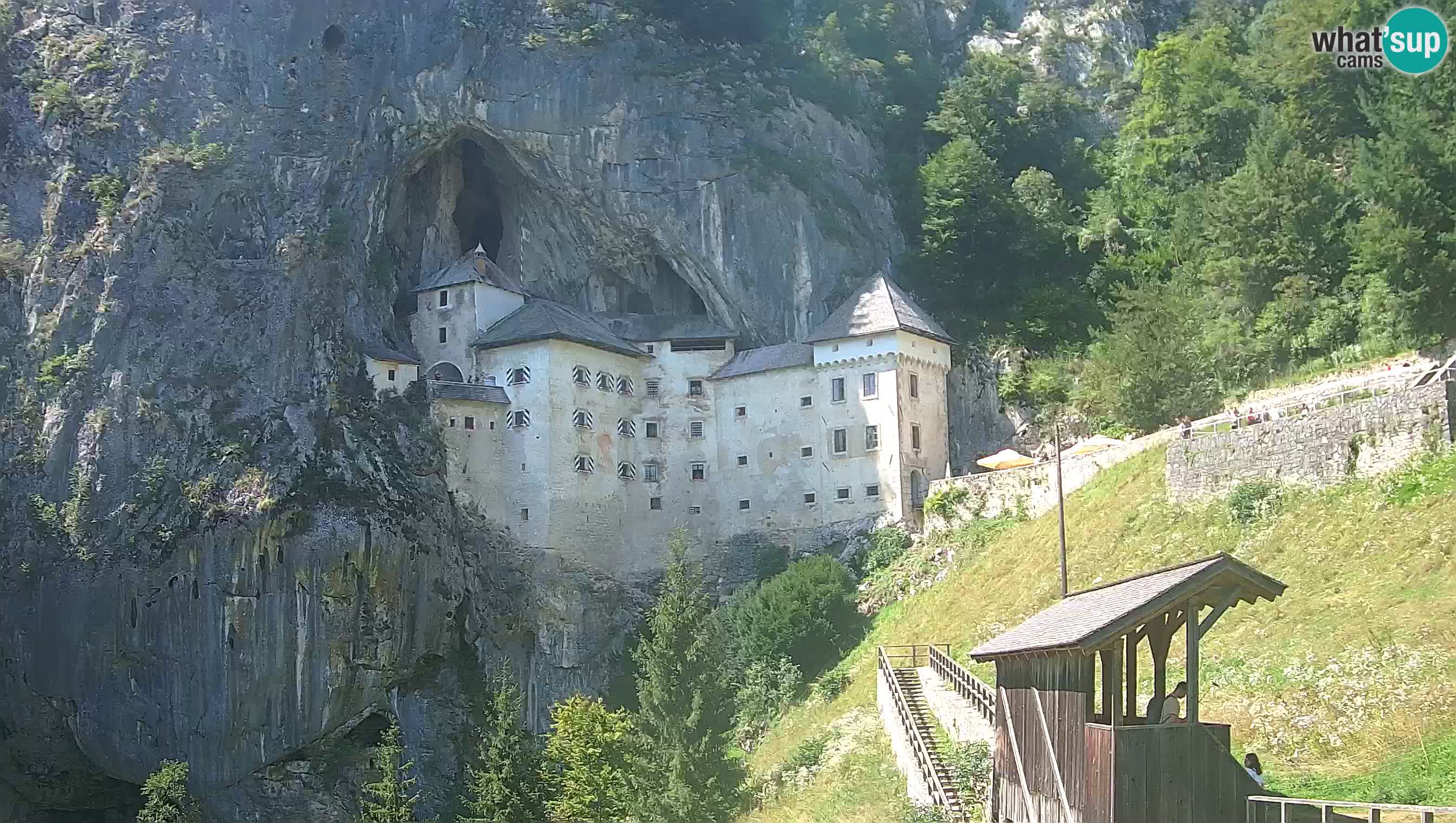 Spletna kamera Predjamski grad – Grad Predjama – Postojna