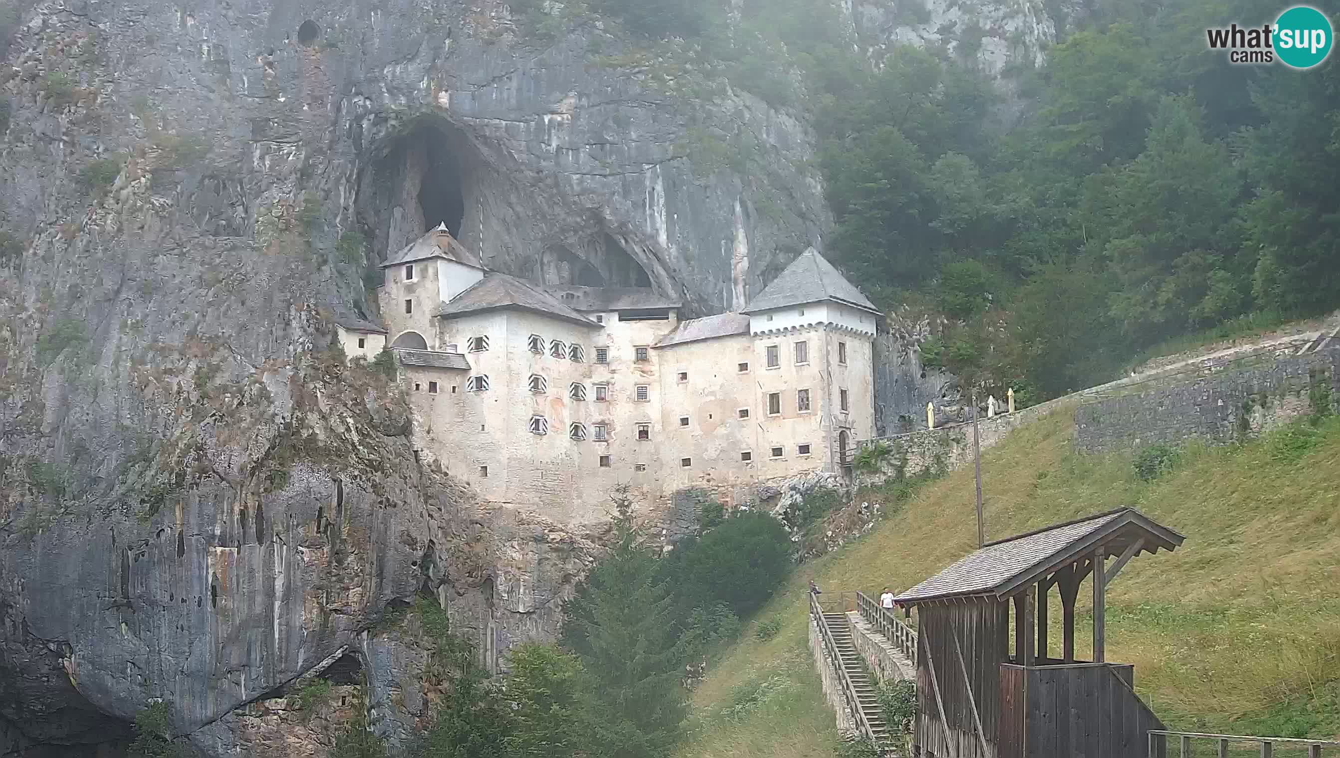 Spletna kamera Predjamski grad – Grad Predjama – Postojna