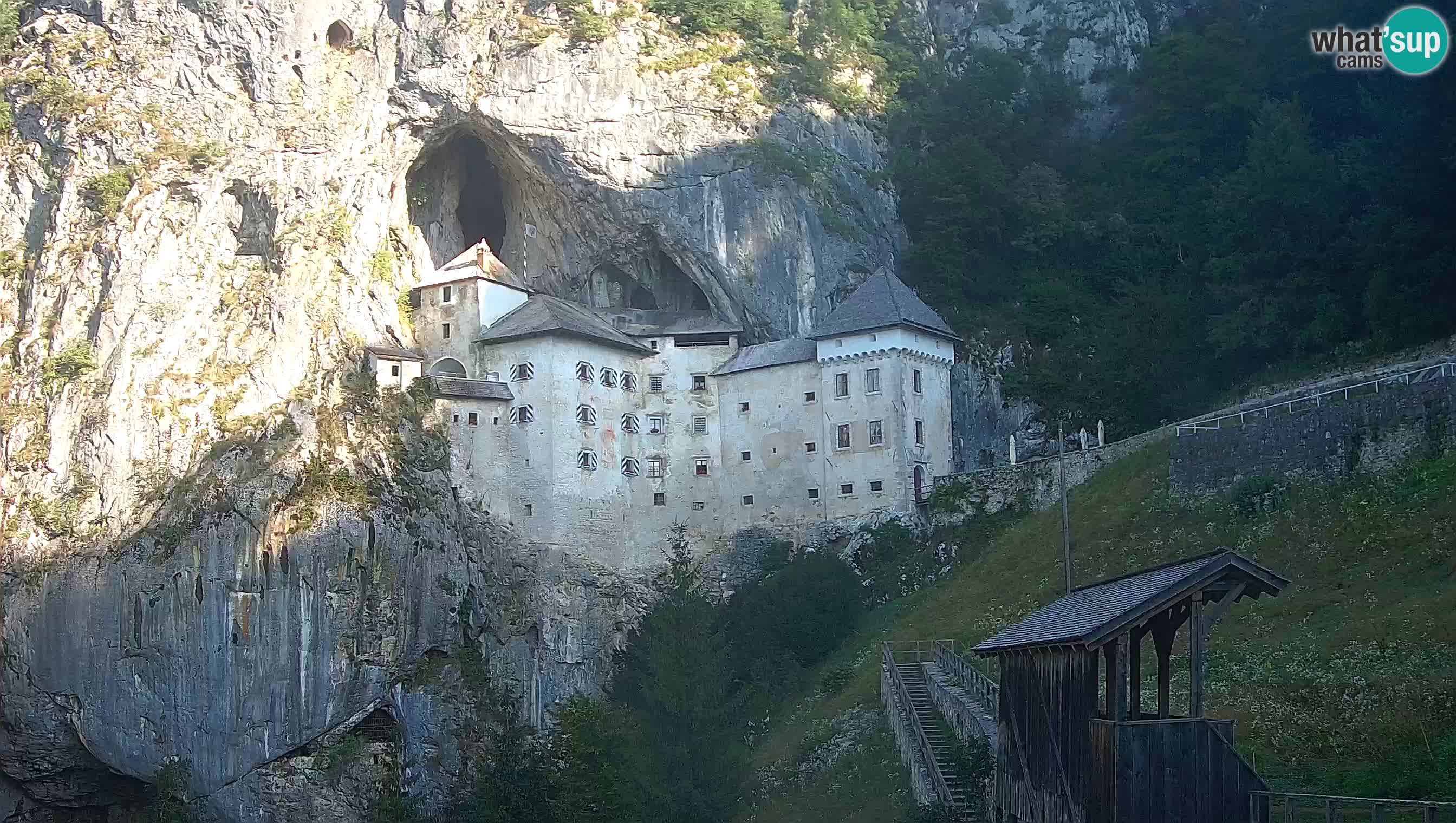 Spletna kamera Predjamski grad – Grad Predjama – Postojna