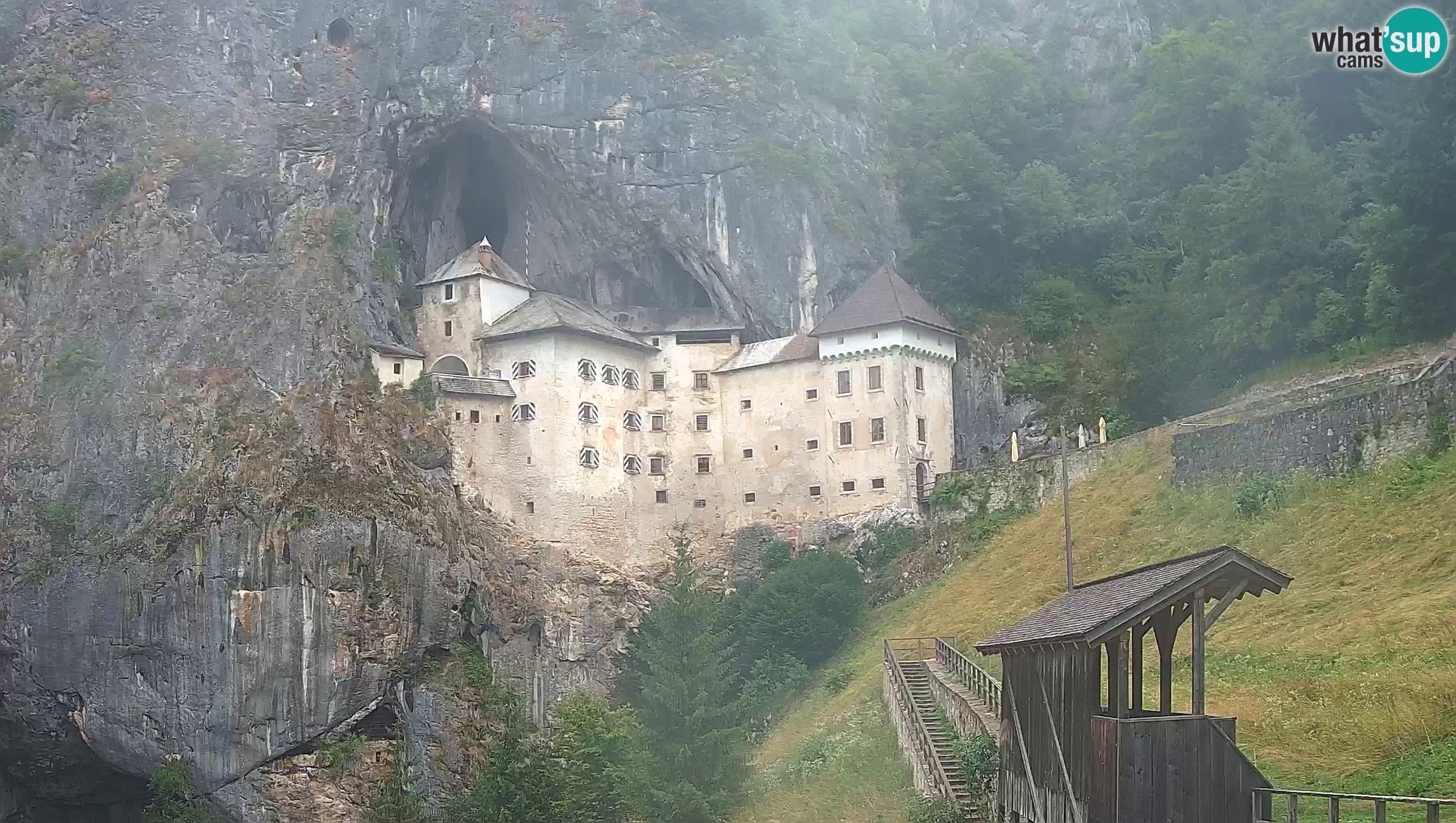 Spletna kamera Predjamski grad – Grad Predjama – Postojna