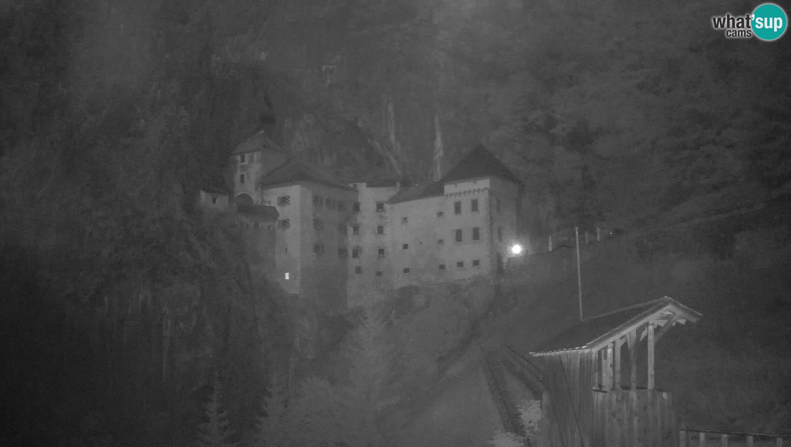 Spletna kamera Predjamski grad – Grad Predjama – Postojna