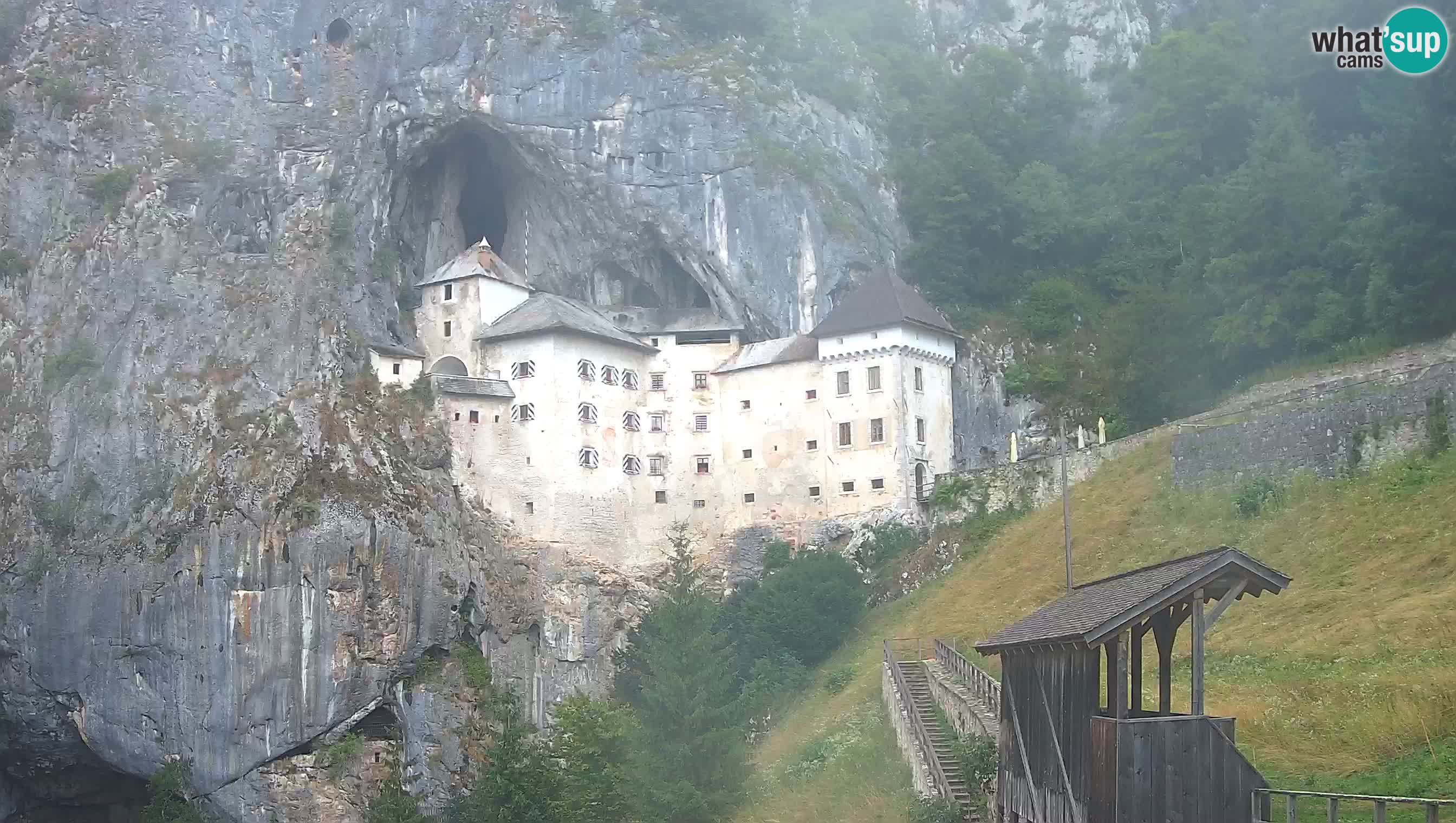 Spletna kamera Predjamski grad – Grad Predjama – Postojna