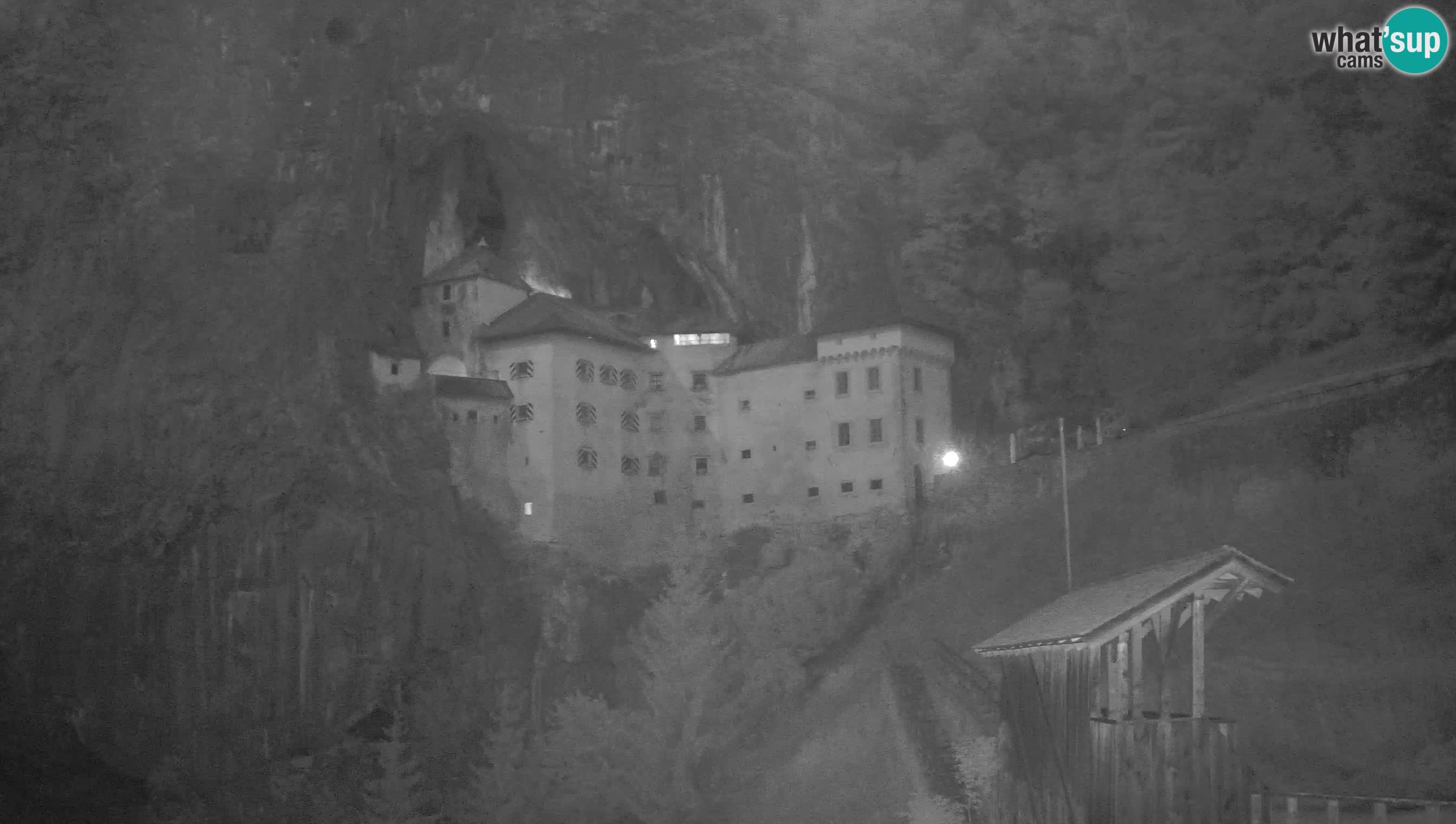 Spletna kamera Predjamski grad – Grad Predjama – Postojna