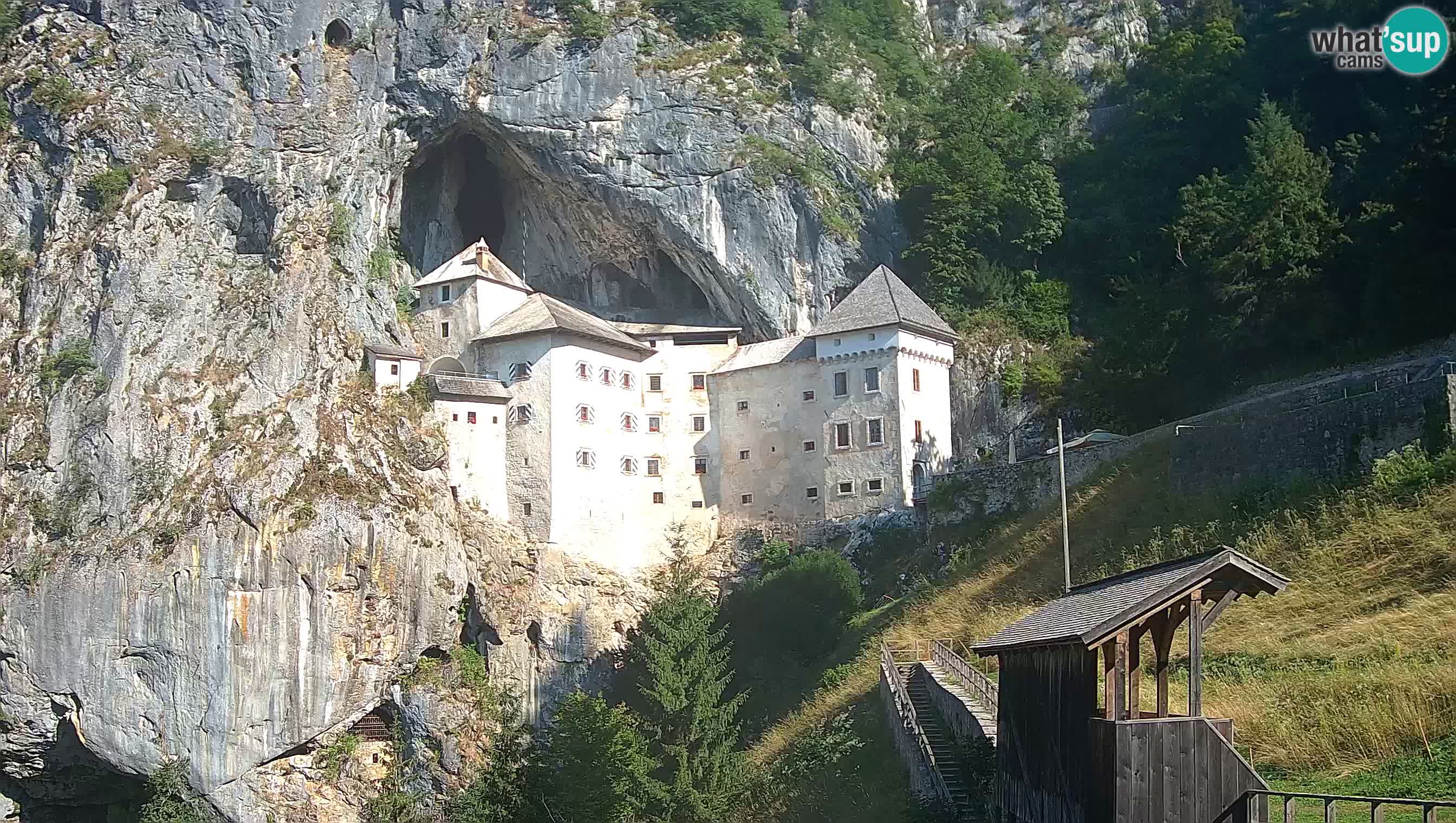 Spletna kamera Predjamski grad – Grad Predjama – Postojna
