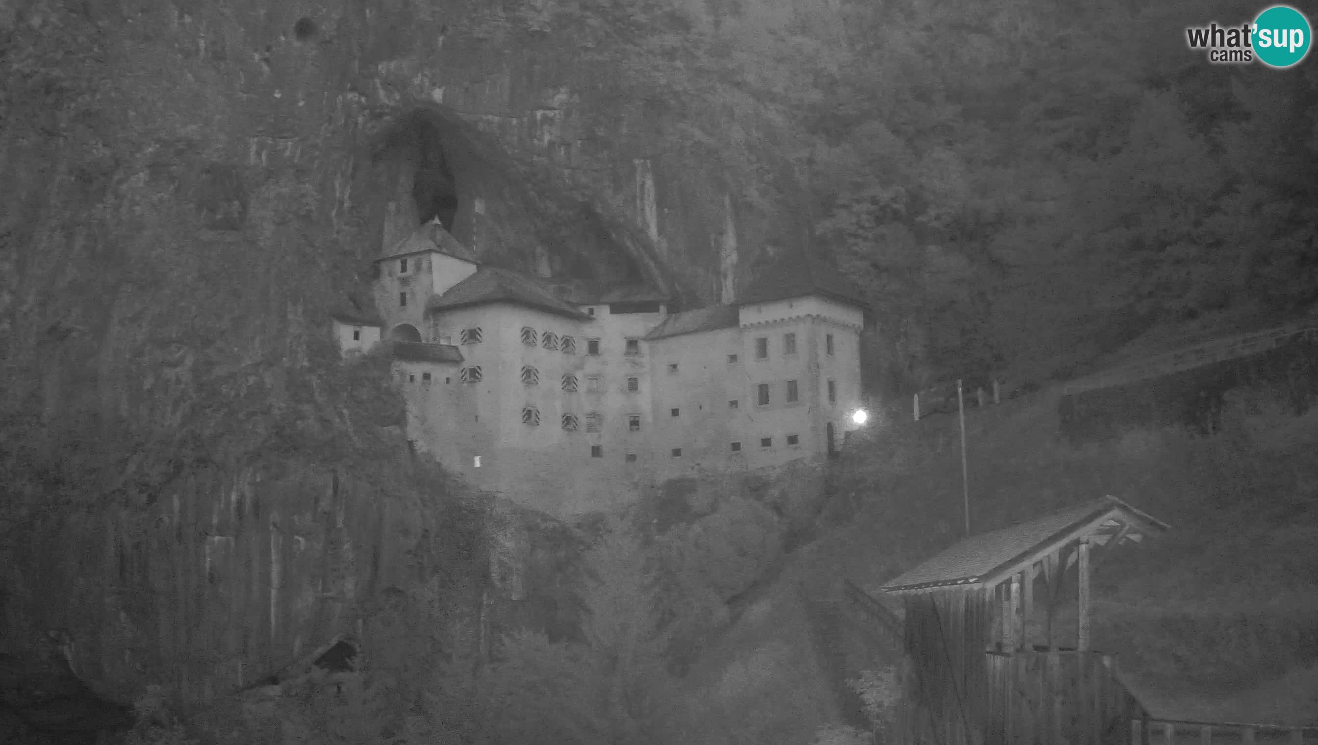 Spletna kamera Predjamski grad – Grad Predjama – Postojna