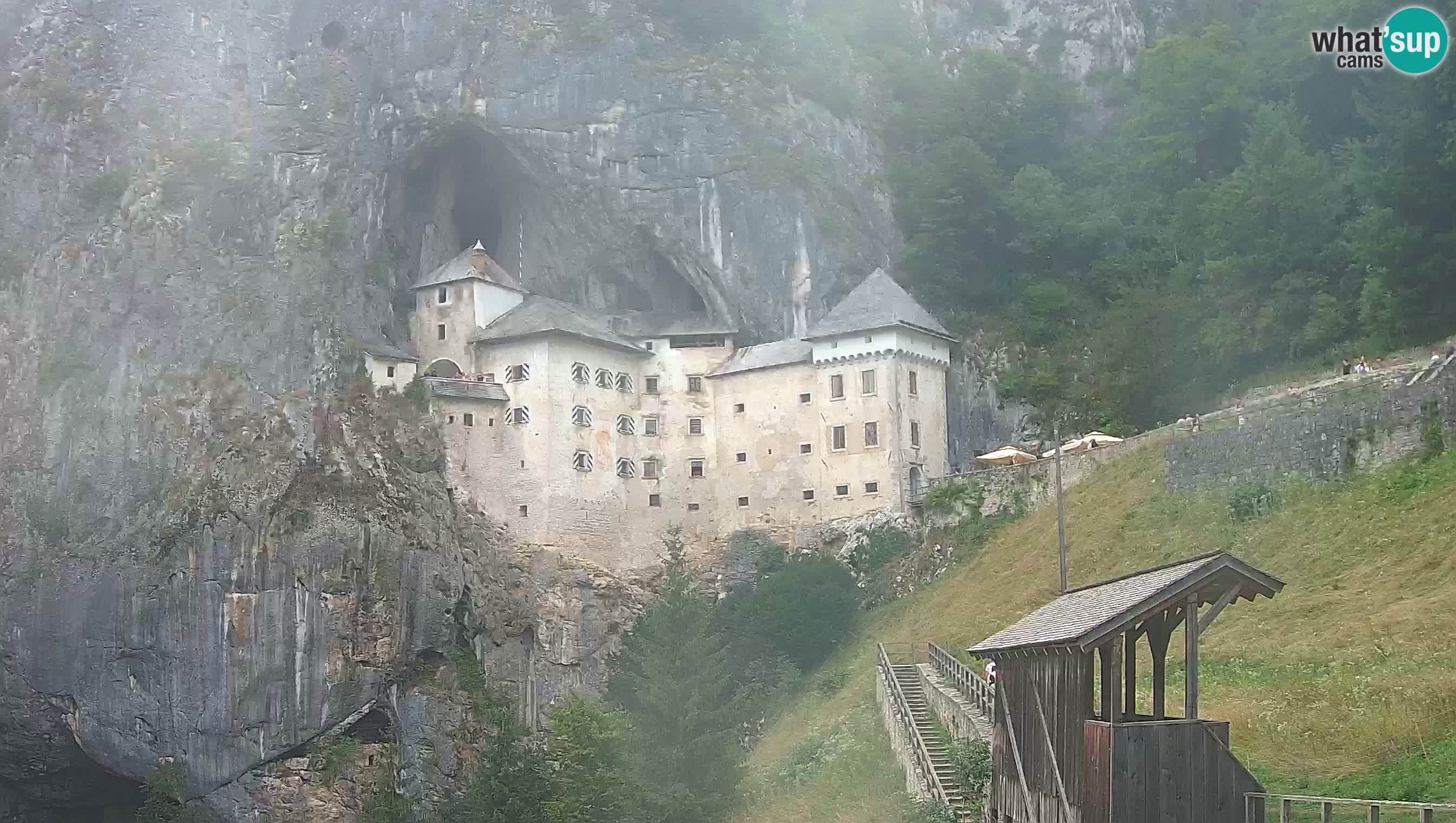 Spletna kamera Predjamski grad – Grad Predjama – Postojna