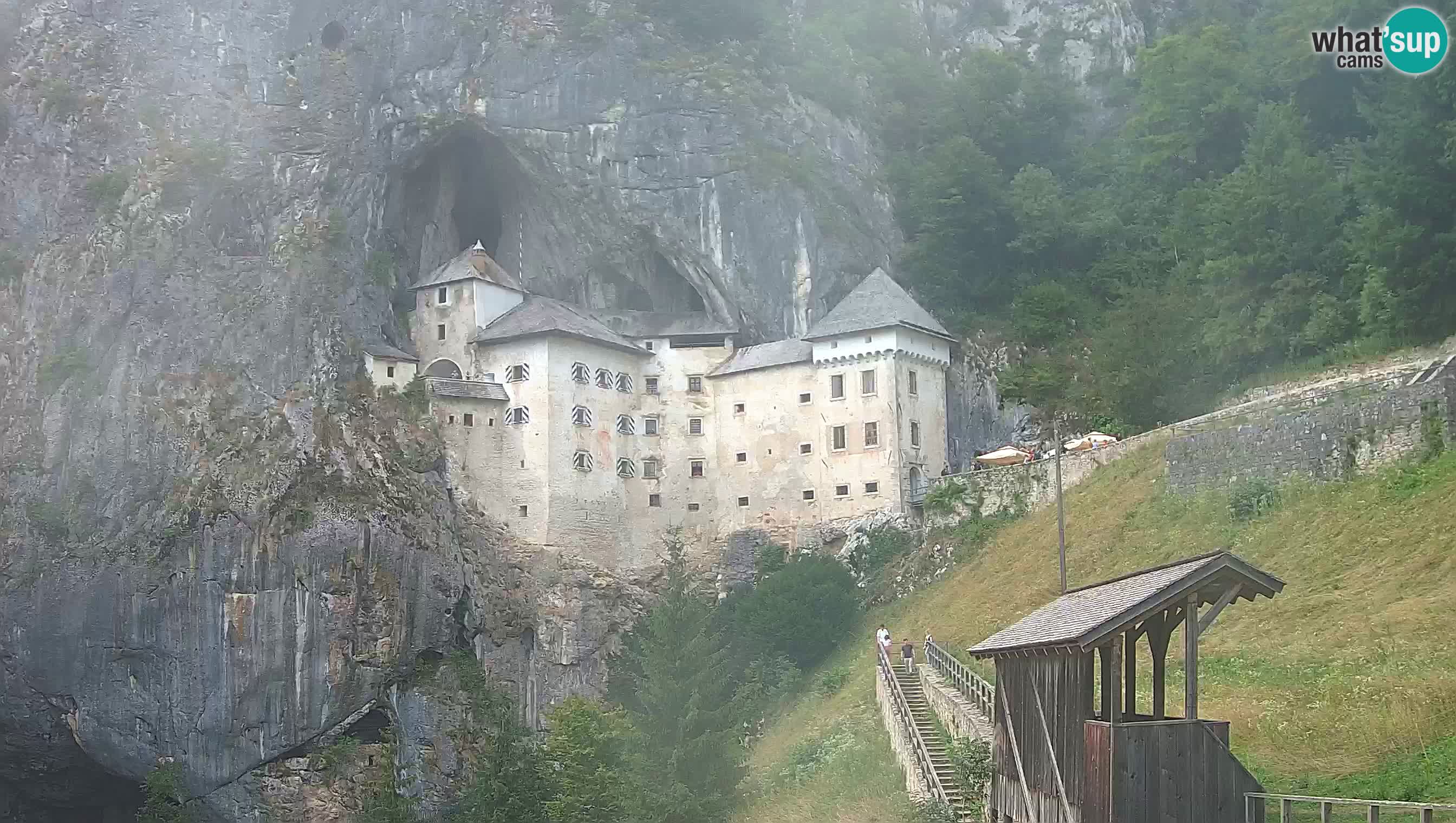 Spletna kamera Predjamski grad – Grad Predjama – Postojna