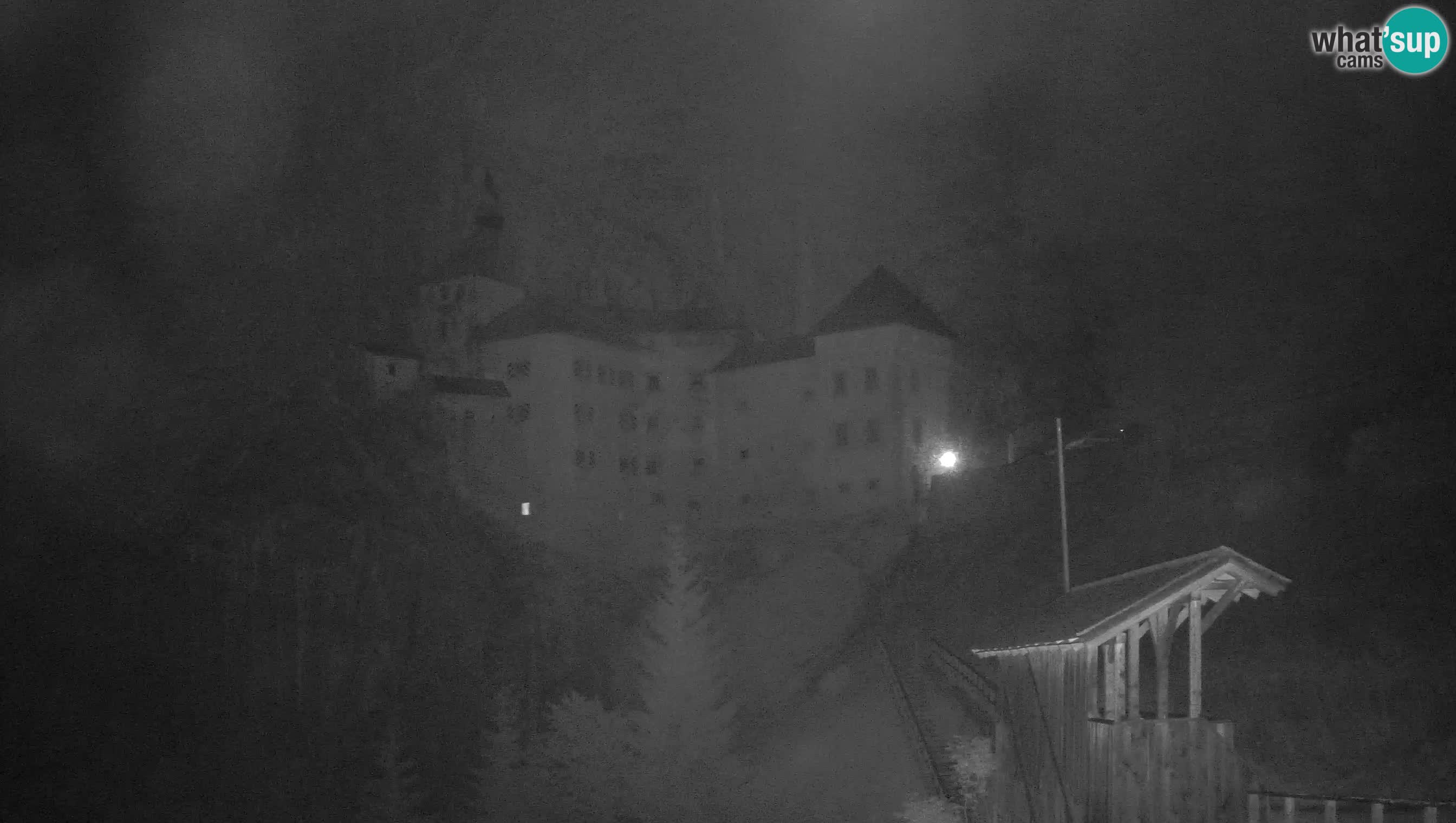 Spletna kamera Predjamski grad – Grad Predjama – Postojna