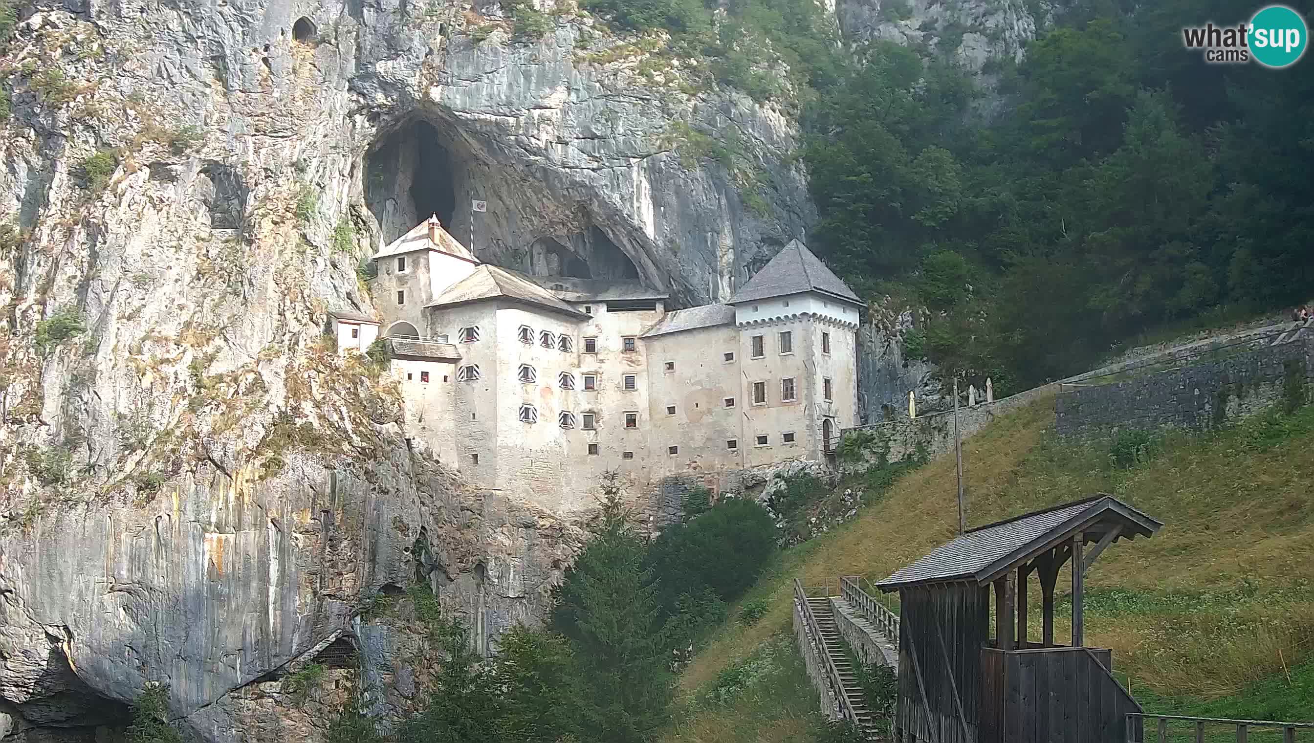 Spletna kamera Predjamski grad – Grad Predjama – Postojna