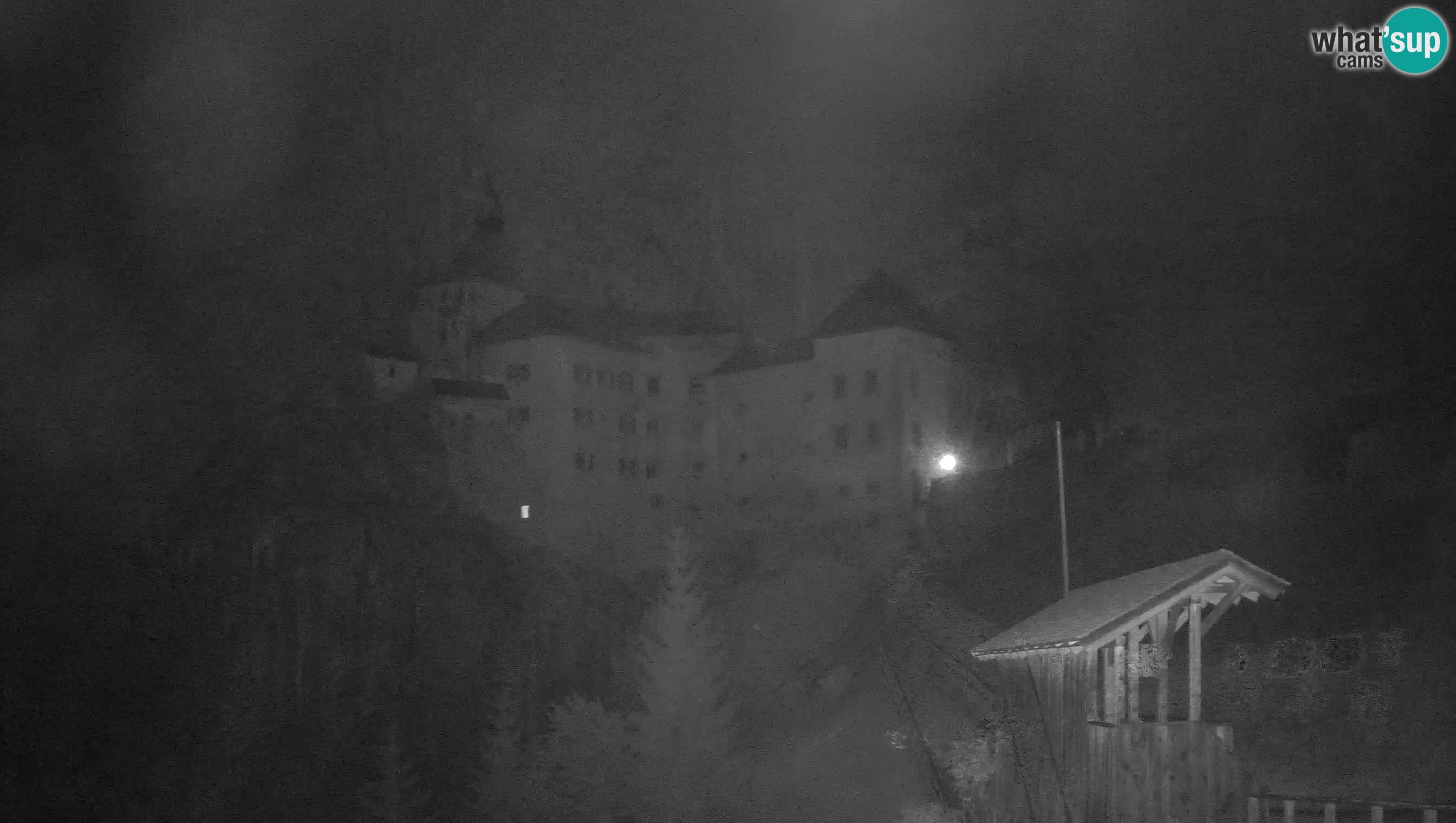 Spletna kamera Predjamski grad – Grad Predjama – Postojna