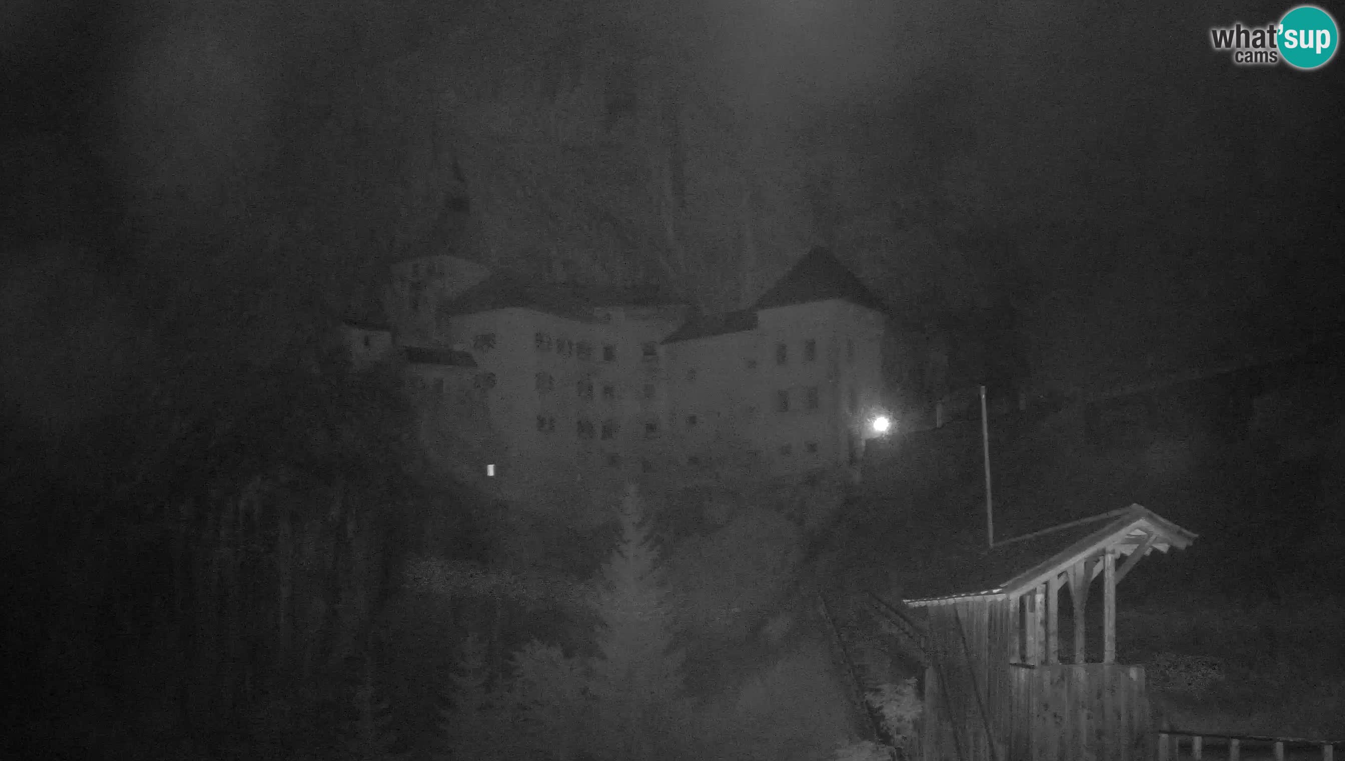 Spletna kamera Predjamski grad – Grad Predjama – Postojna