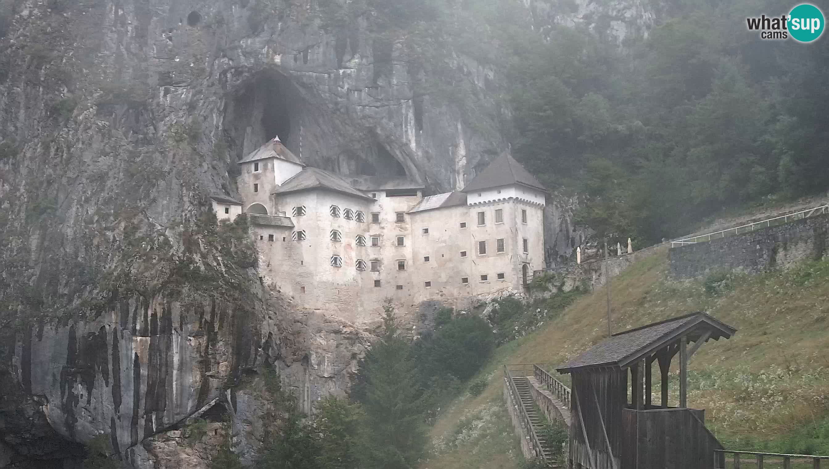 Spletna kamera Predjamski grad – Grad Predjama – Postojna
