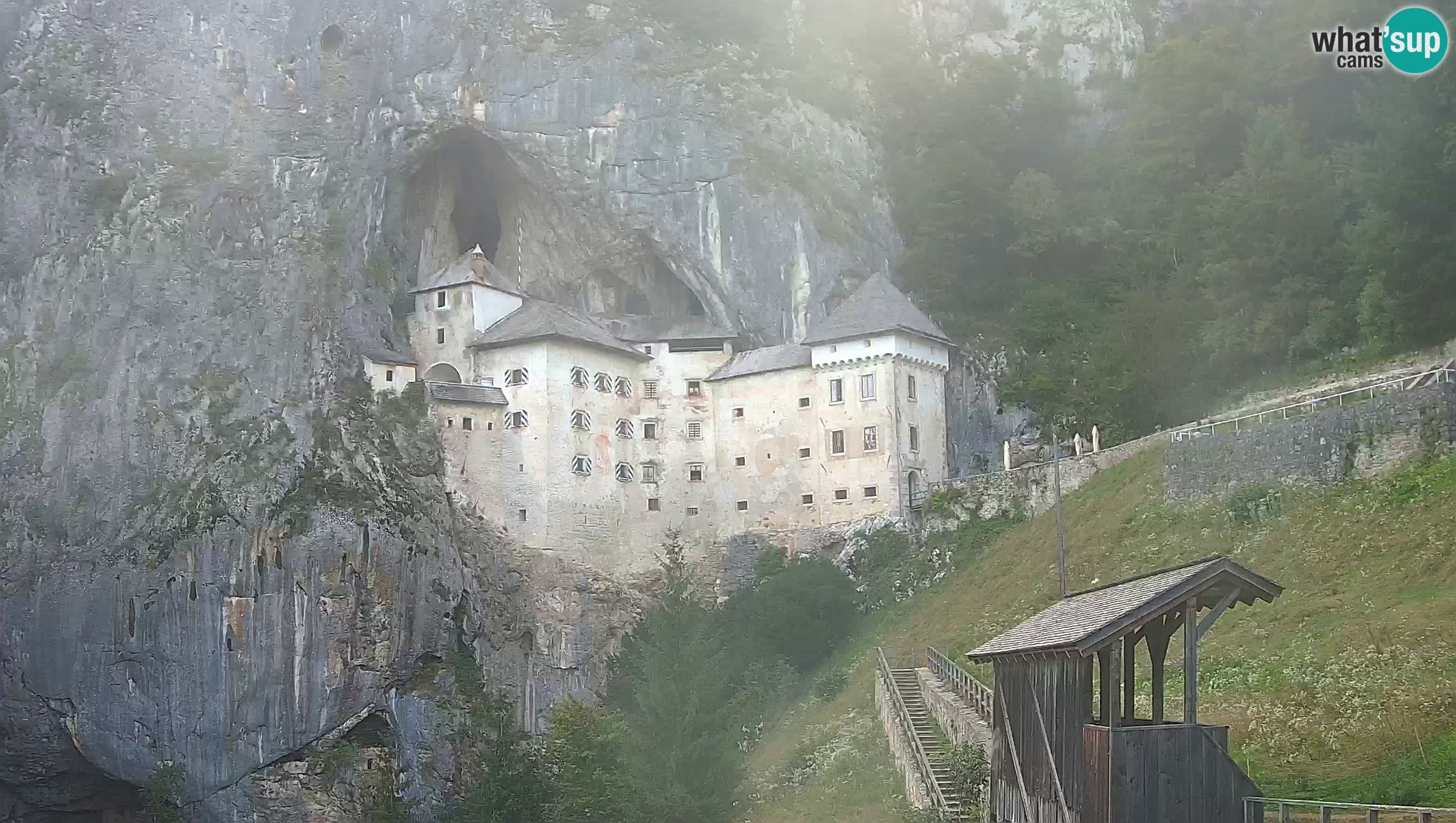 Spletna kamera Predjamski grad – Grad Predjama – Postojna