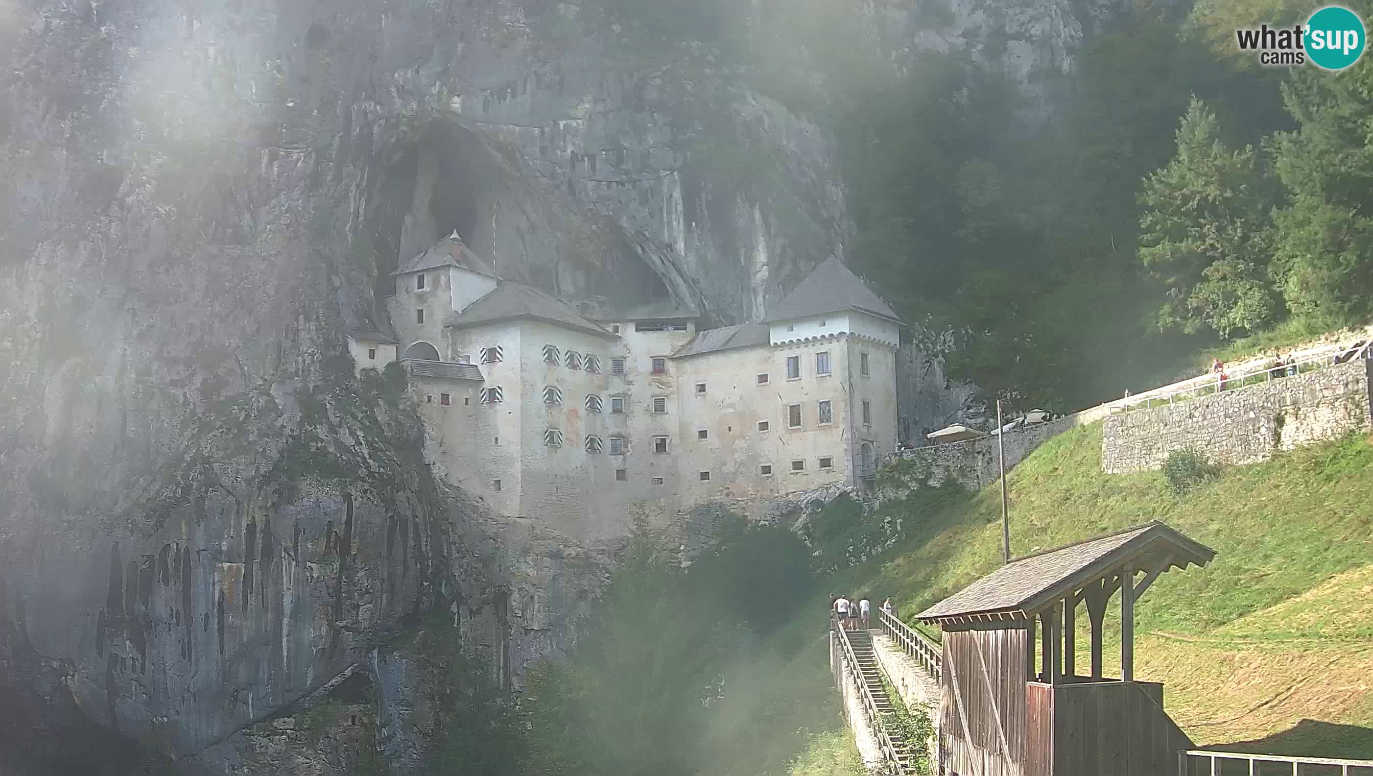 Spletna kamera Predjamski grad – Grad Predjama – Postojna