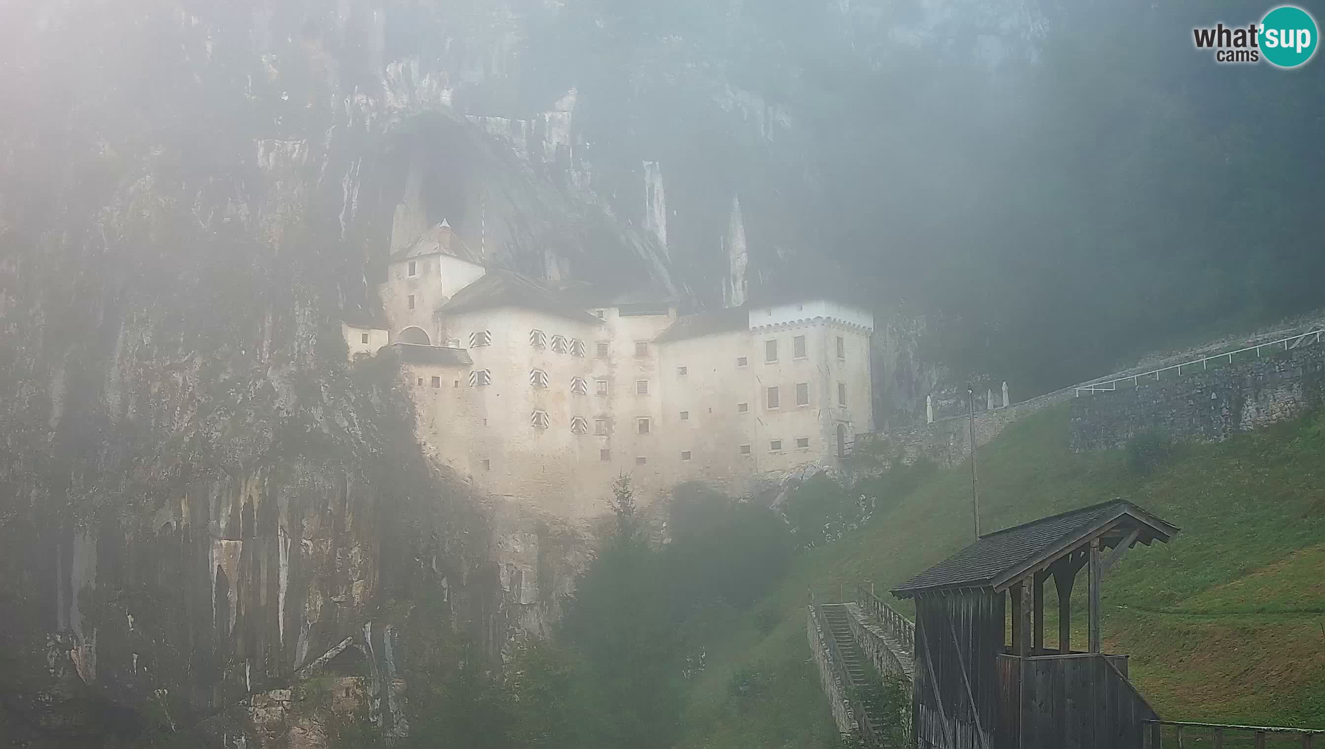 Spletna kamera Predjamski grad – Grad Predjama – Postojna