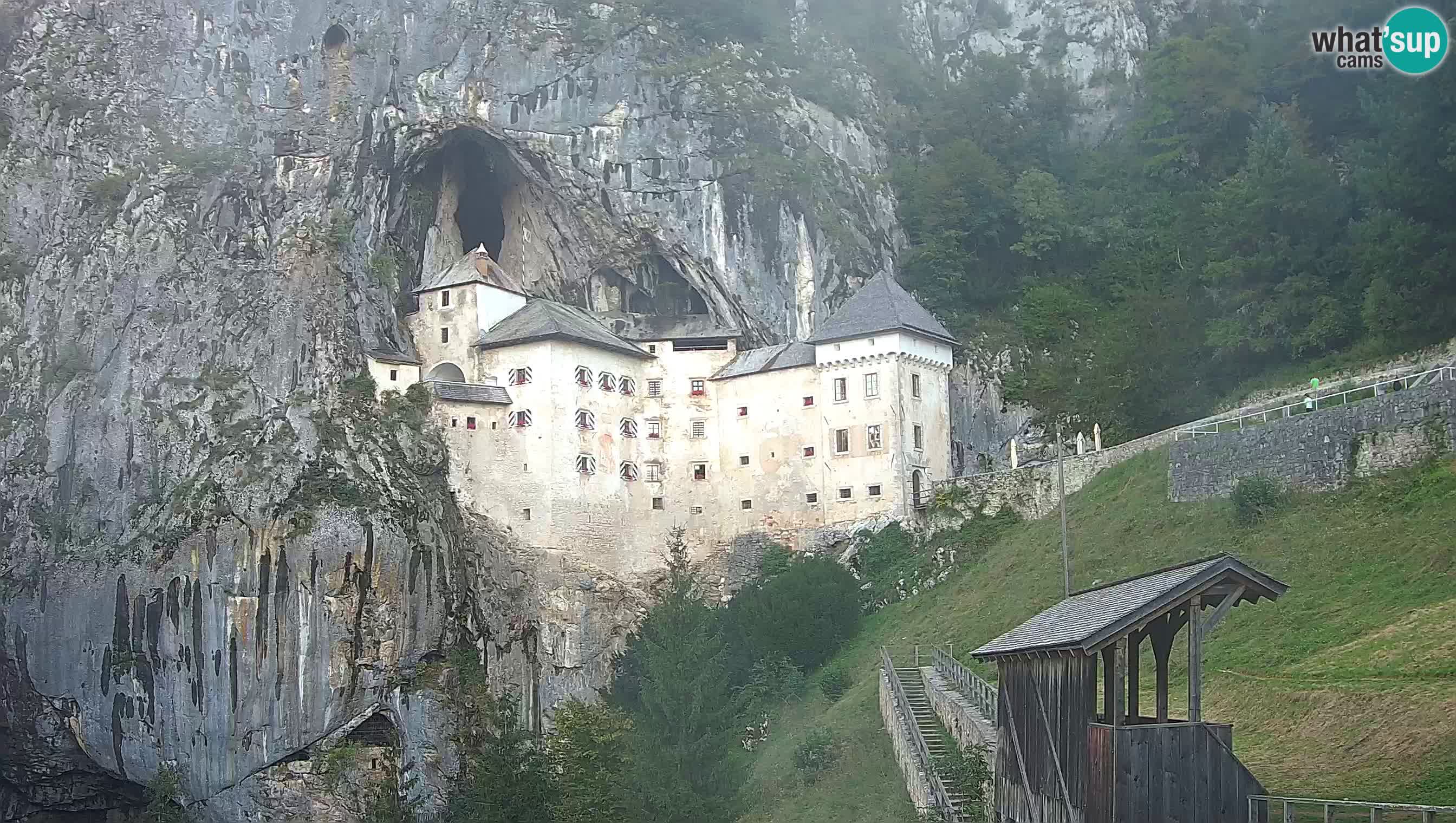 Spletna kamera Predjamski grad – Grad Predjama – Postojna