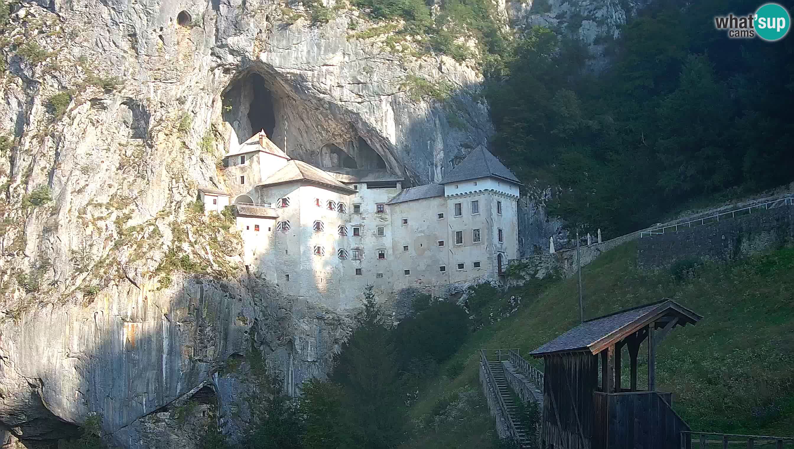 Spletna kamera Predjamski grad – Grad Predjama – Postojna