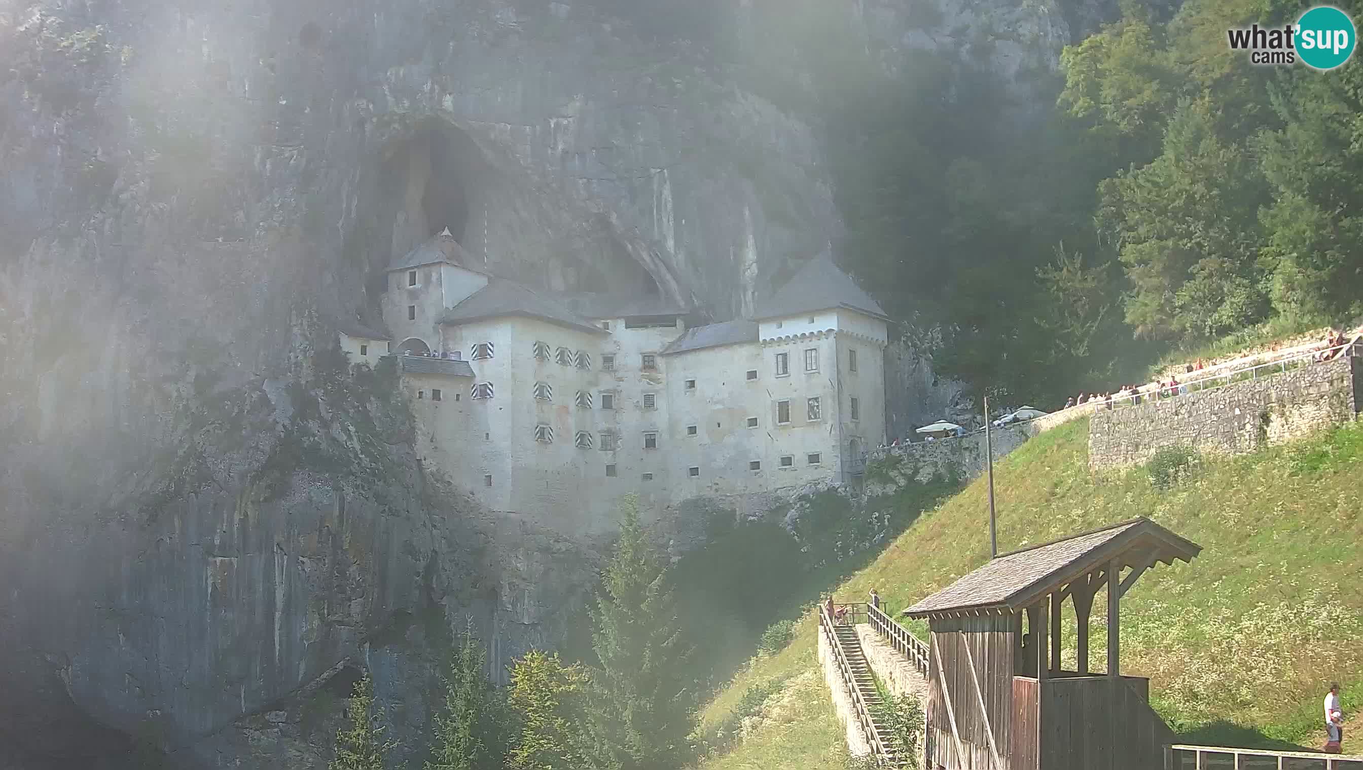 Spletna kamera Predjamski grad – Grad Predjama – Postojna