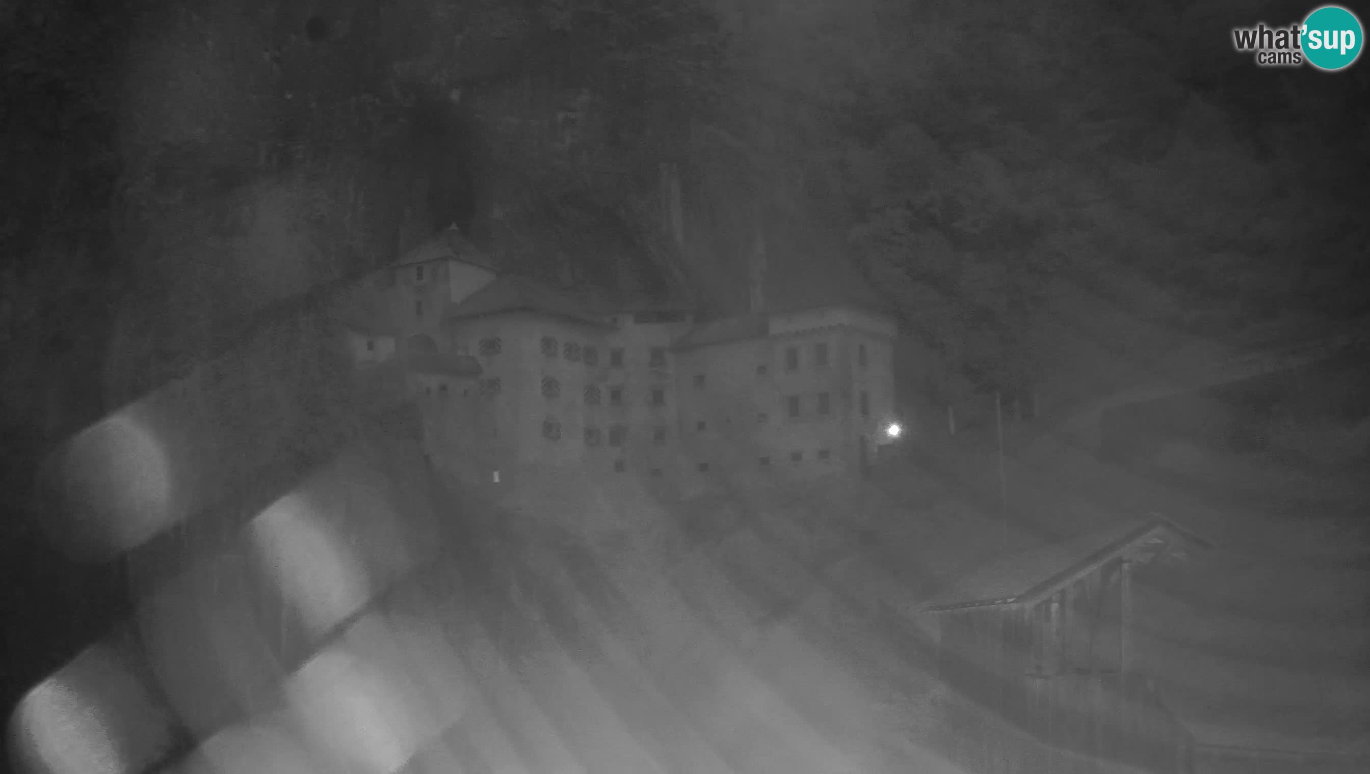 Spletna kamera Predjamski grad – Grad Predjama – Postojna