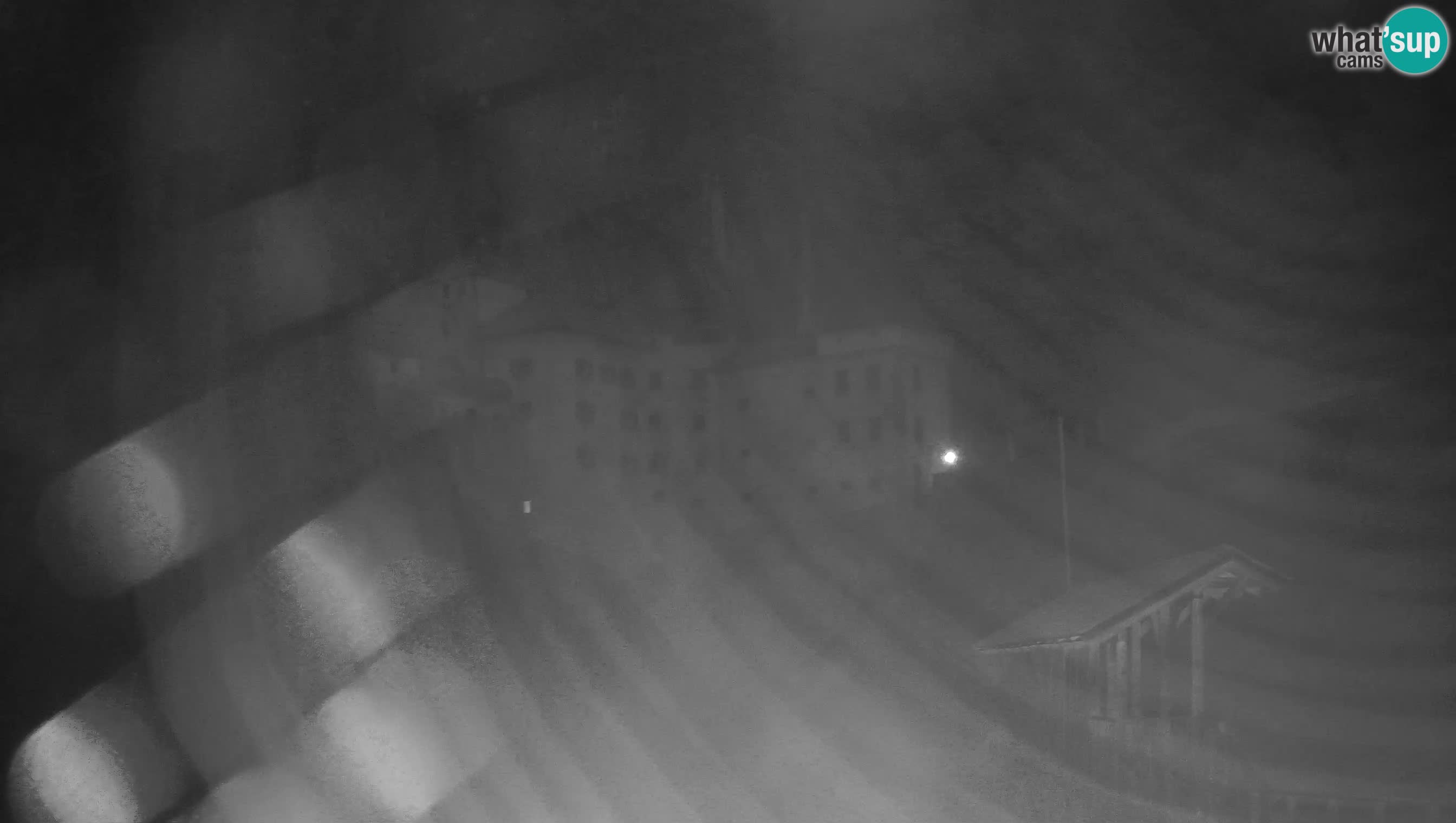Spletna kamera Predjamski grad – Grad Predjama – Postojna