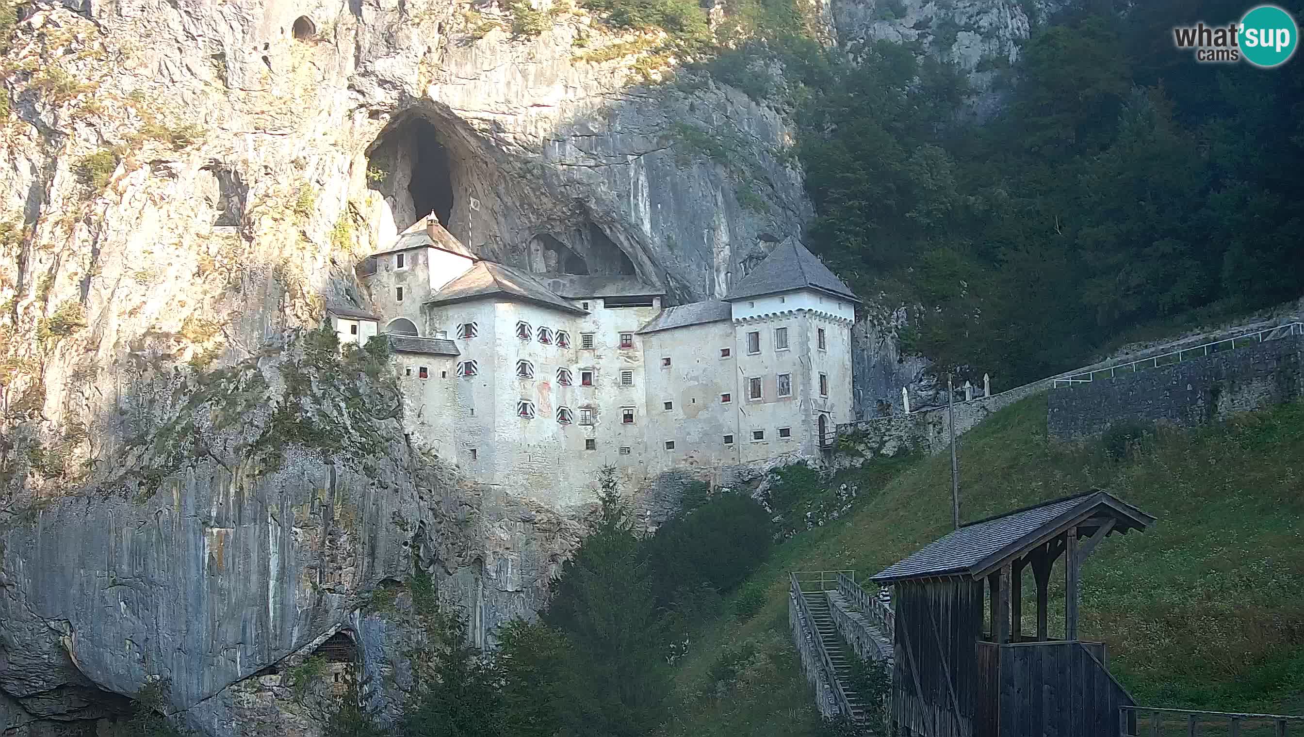 Spletna kamera Predjamski grad – Grad Predjama – Postojna