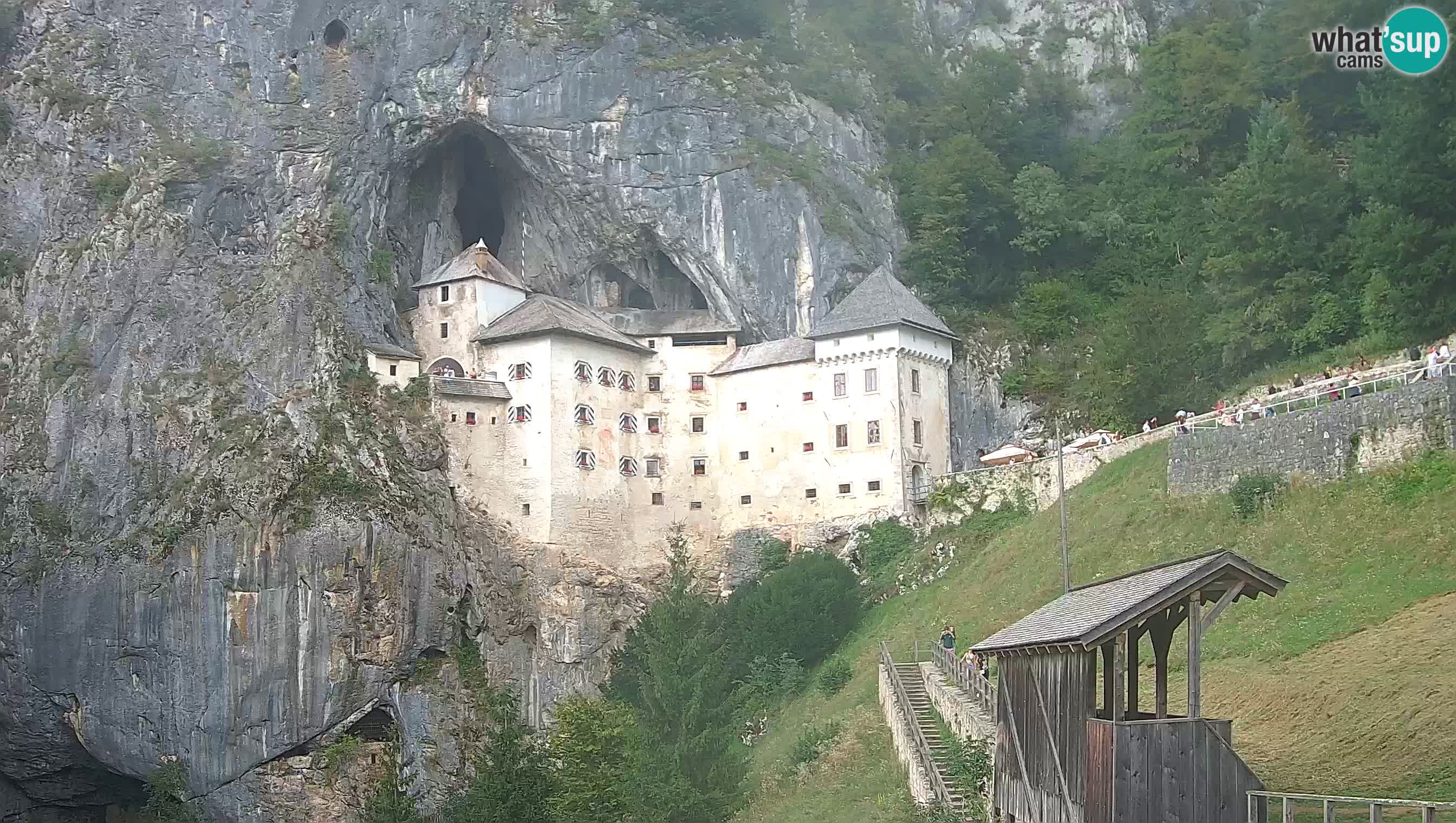 Spletna kamera Predjamski grad – Grad Predjama – Postojna
