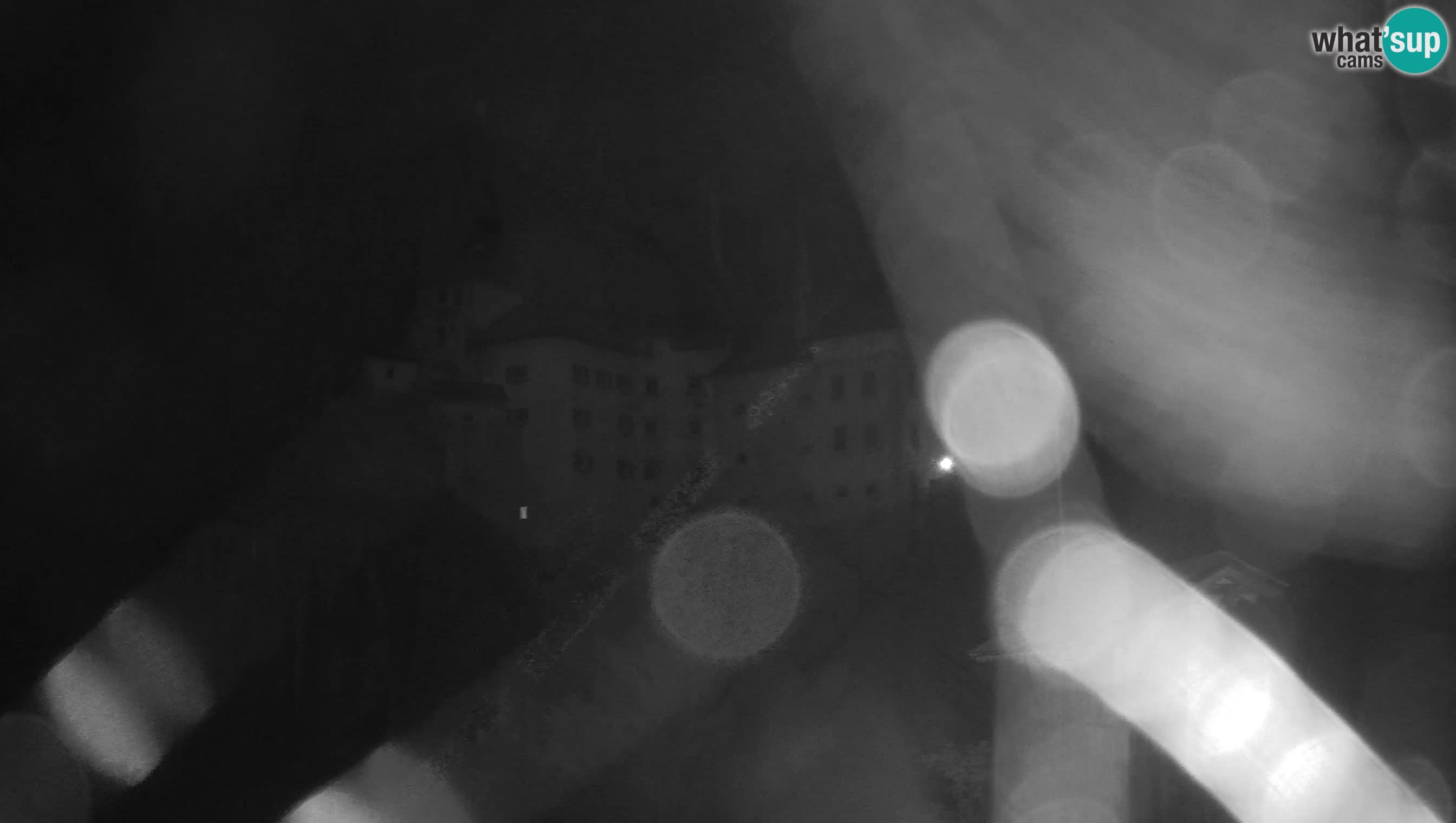 Spletna kamera Predjamski grad – Grad Predjama – Postojna