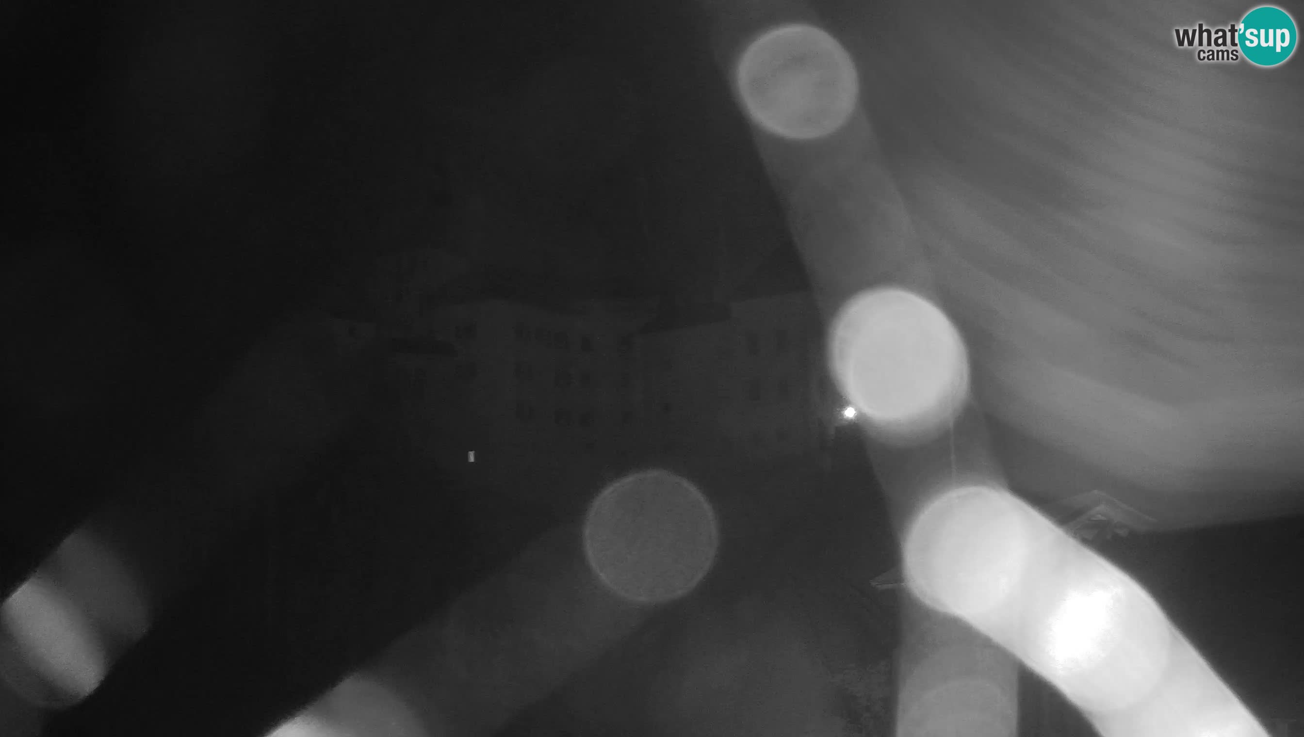 Spletna kamera Predjamski grad – Grad Predjama – Postojna