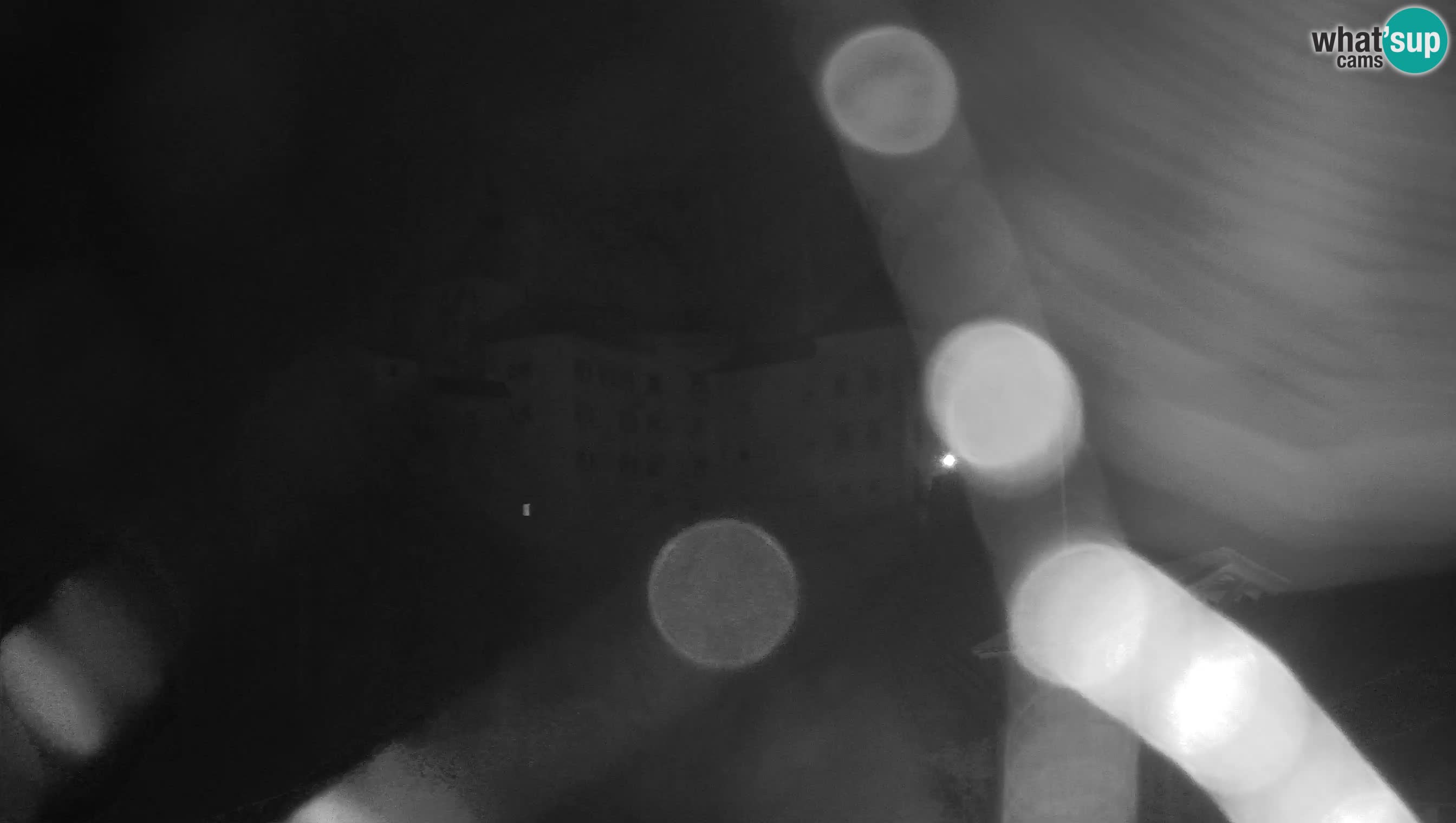 Spletna kamera Predjamski grad – Grad Predjama – Postojna