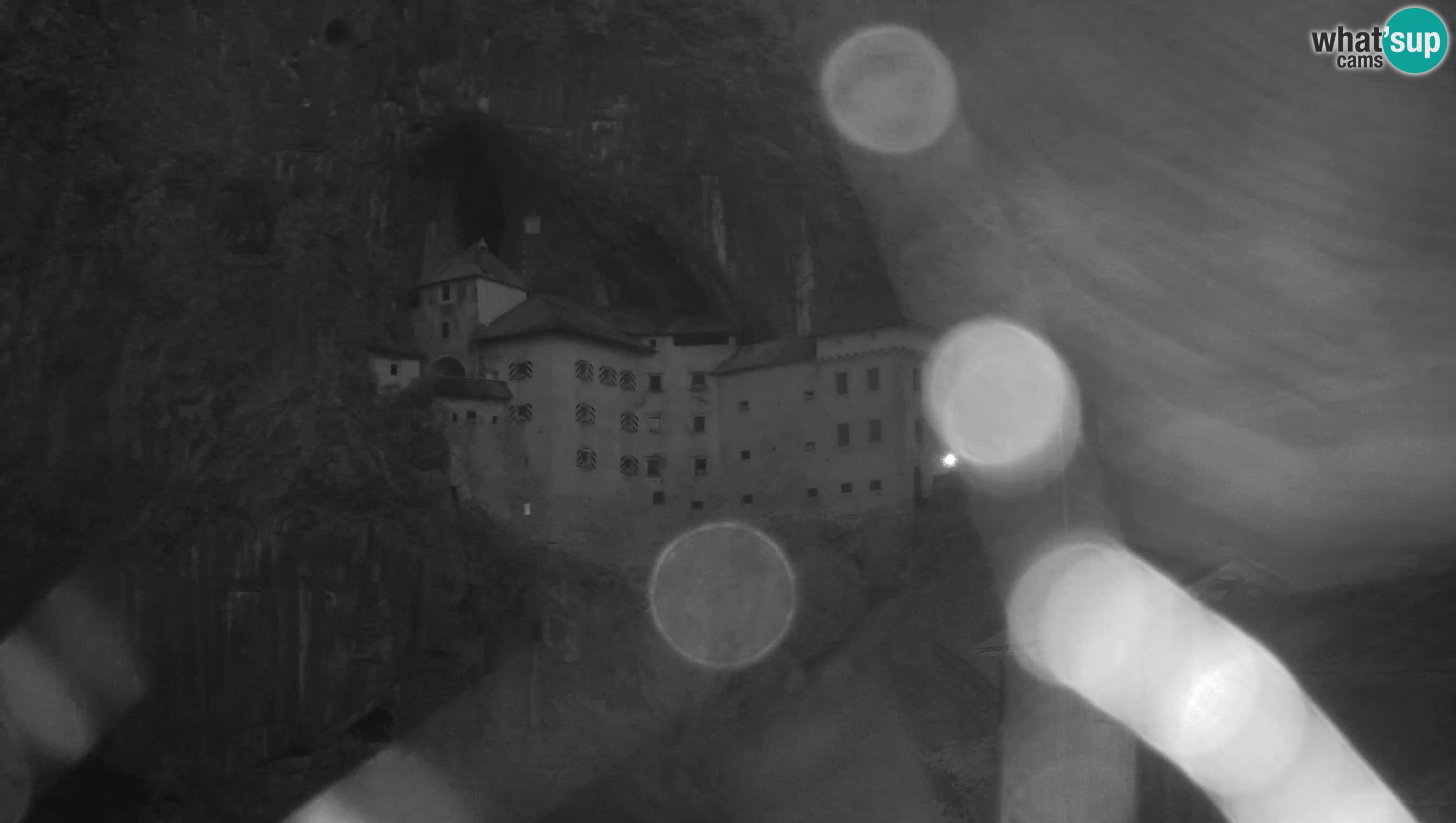 Spletna kamera Predjamski grad – Grad Predjama – Postojna