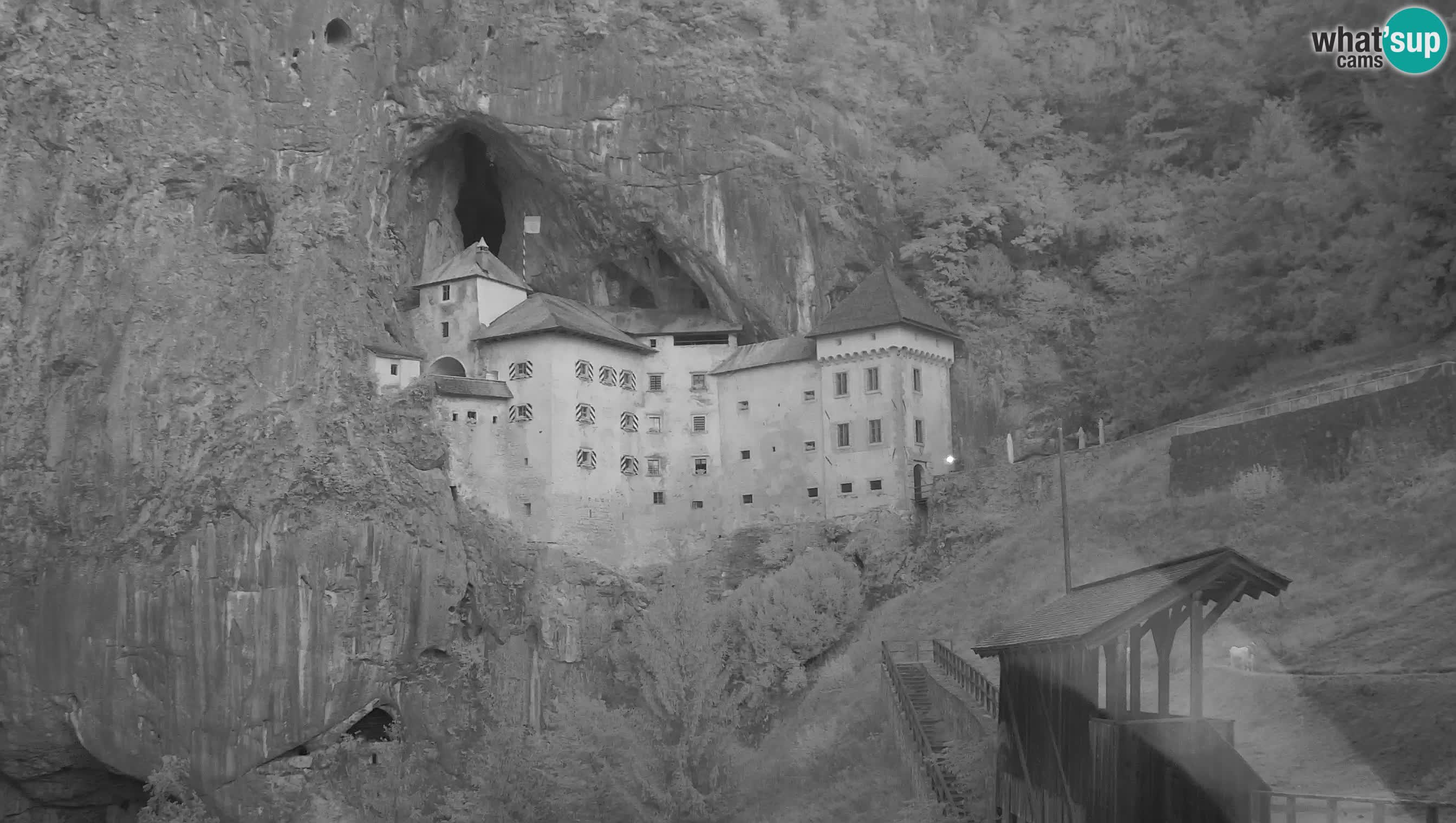Spletna kamera Predjamski grad – Grad Predjama – Postojna
