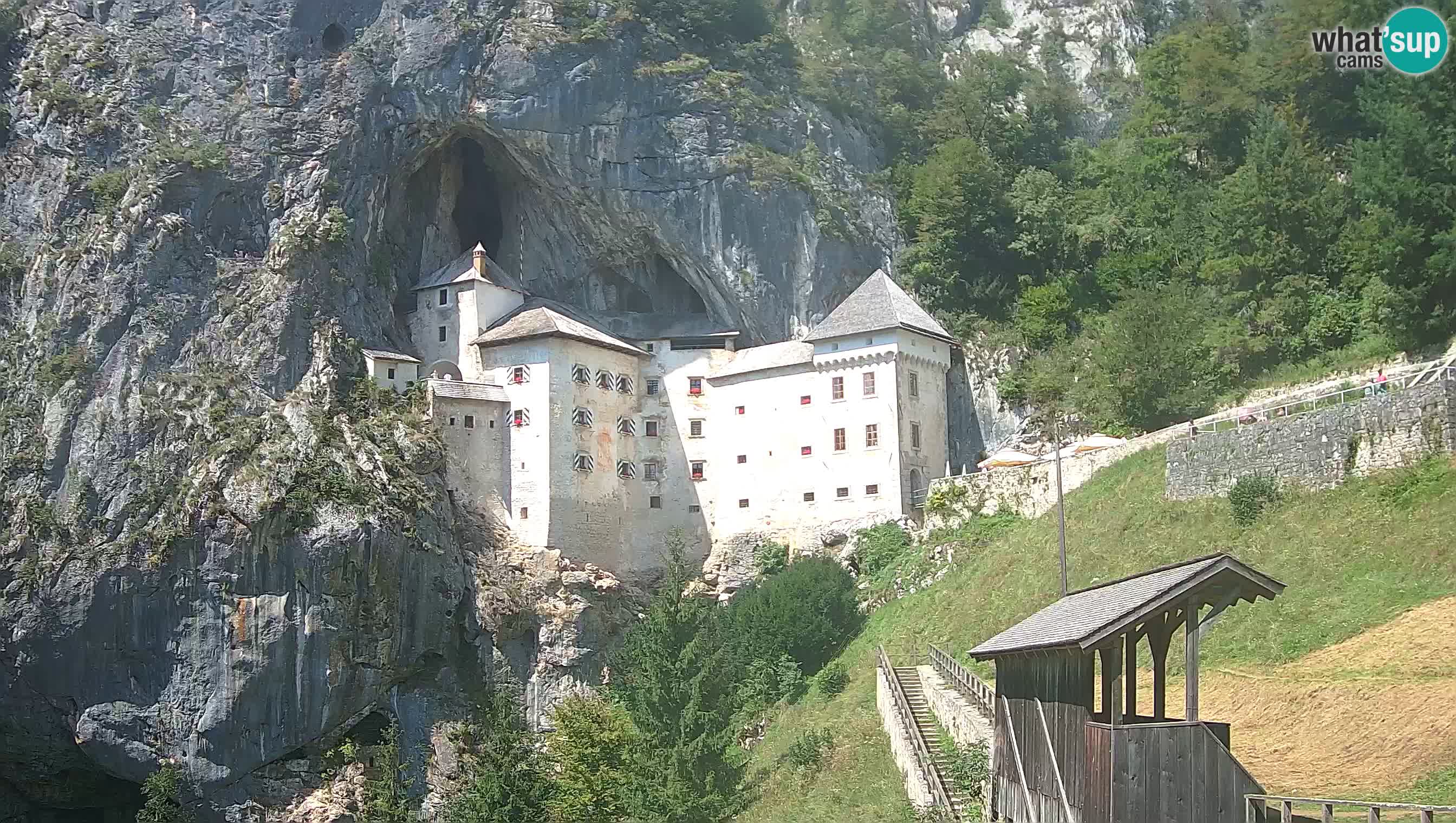 Spletna kamera Predjamski grad – Grad Predjama – Postojna