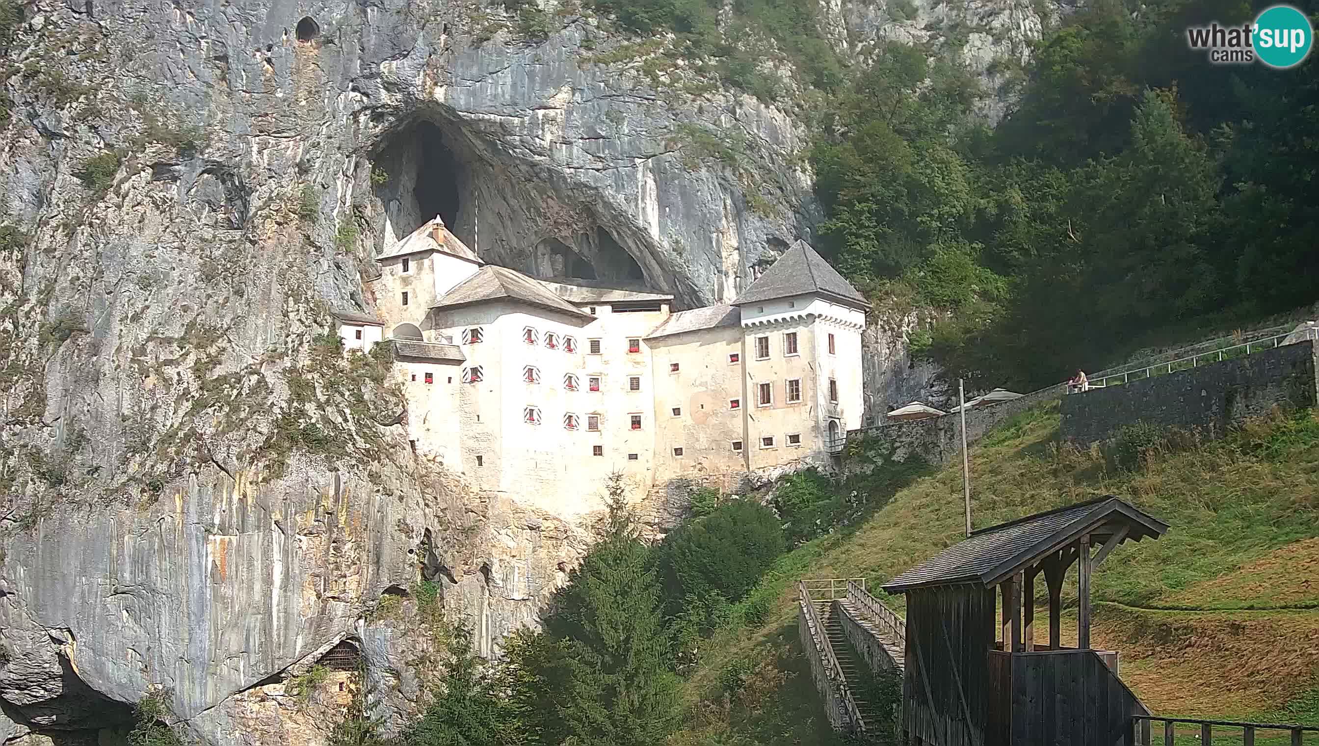 Spletna kamera Predjamski grad – Grad Predjama – Postojna