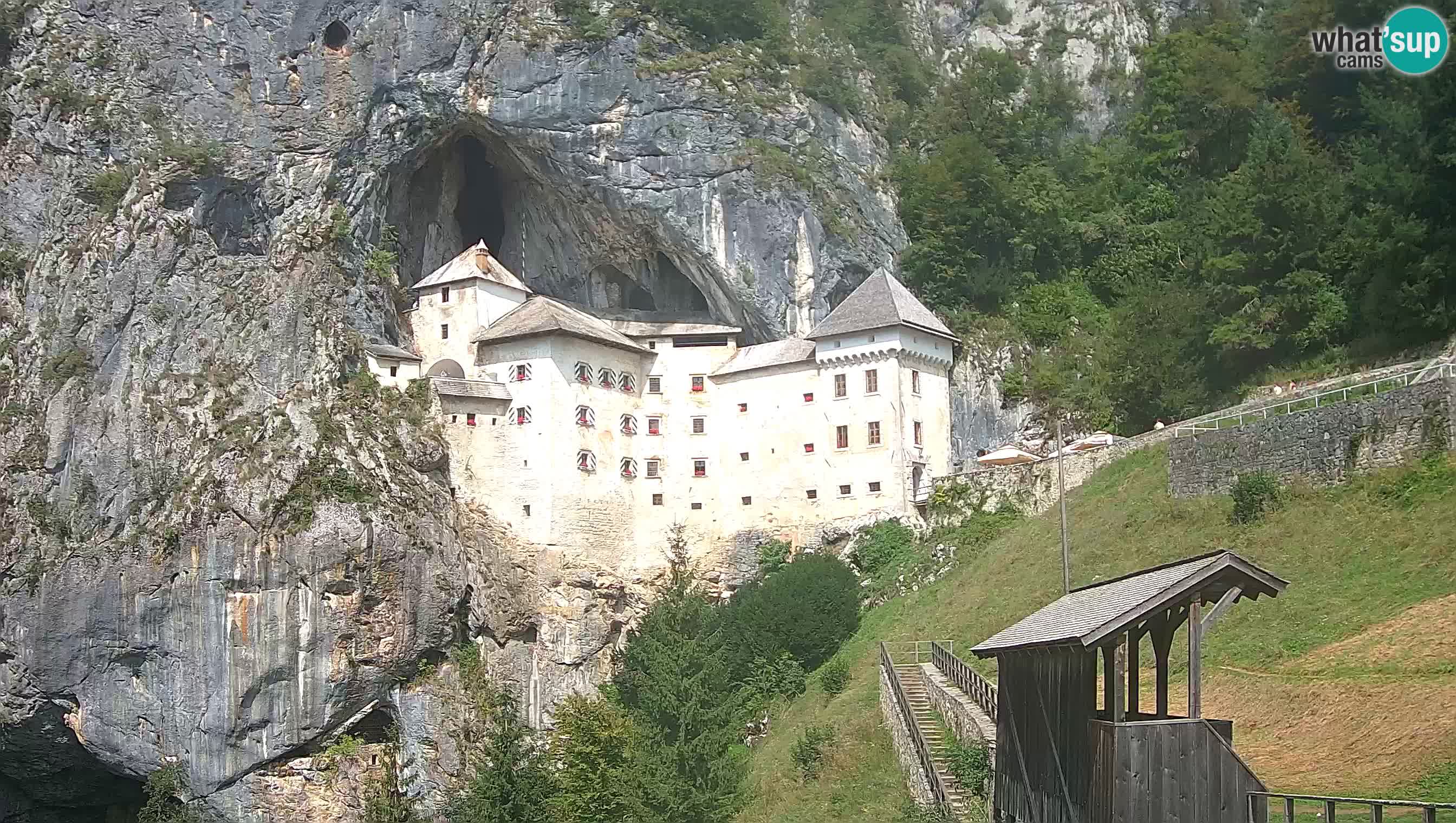 Spletna kamera Predjamski grad – Grad Predjama – Postojna