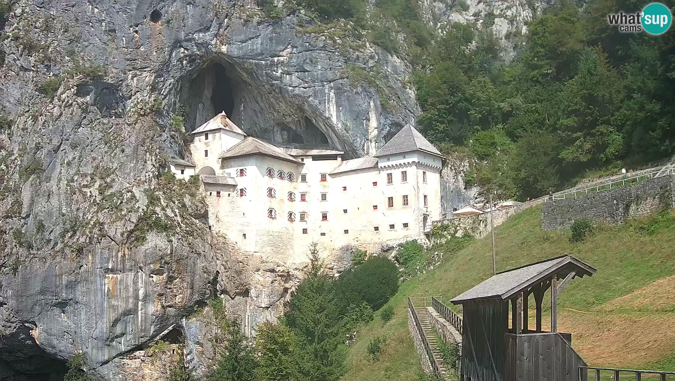 Spletna kamera Predjamski grad – Grad Predjama – Postojna