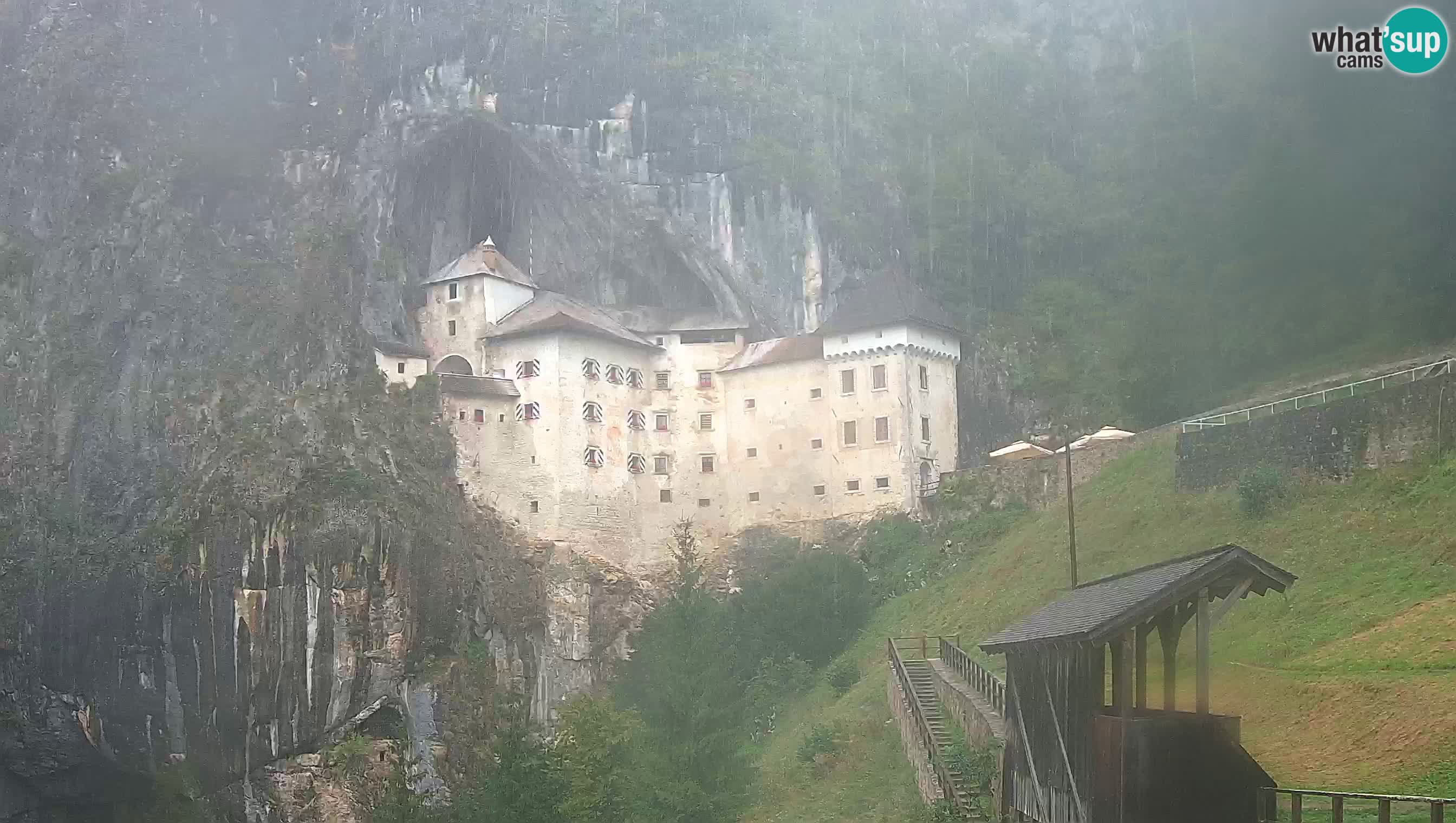 Spletna kamera Predjamski grad – Grad Predjama – Postojna