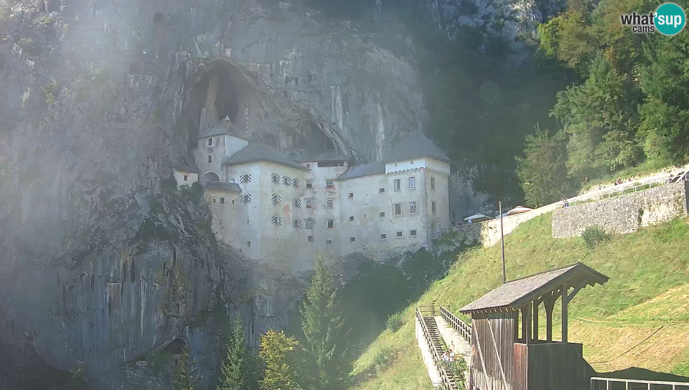 Spletna kamera Predjamski grad – Grad Predjama – Postojna