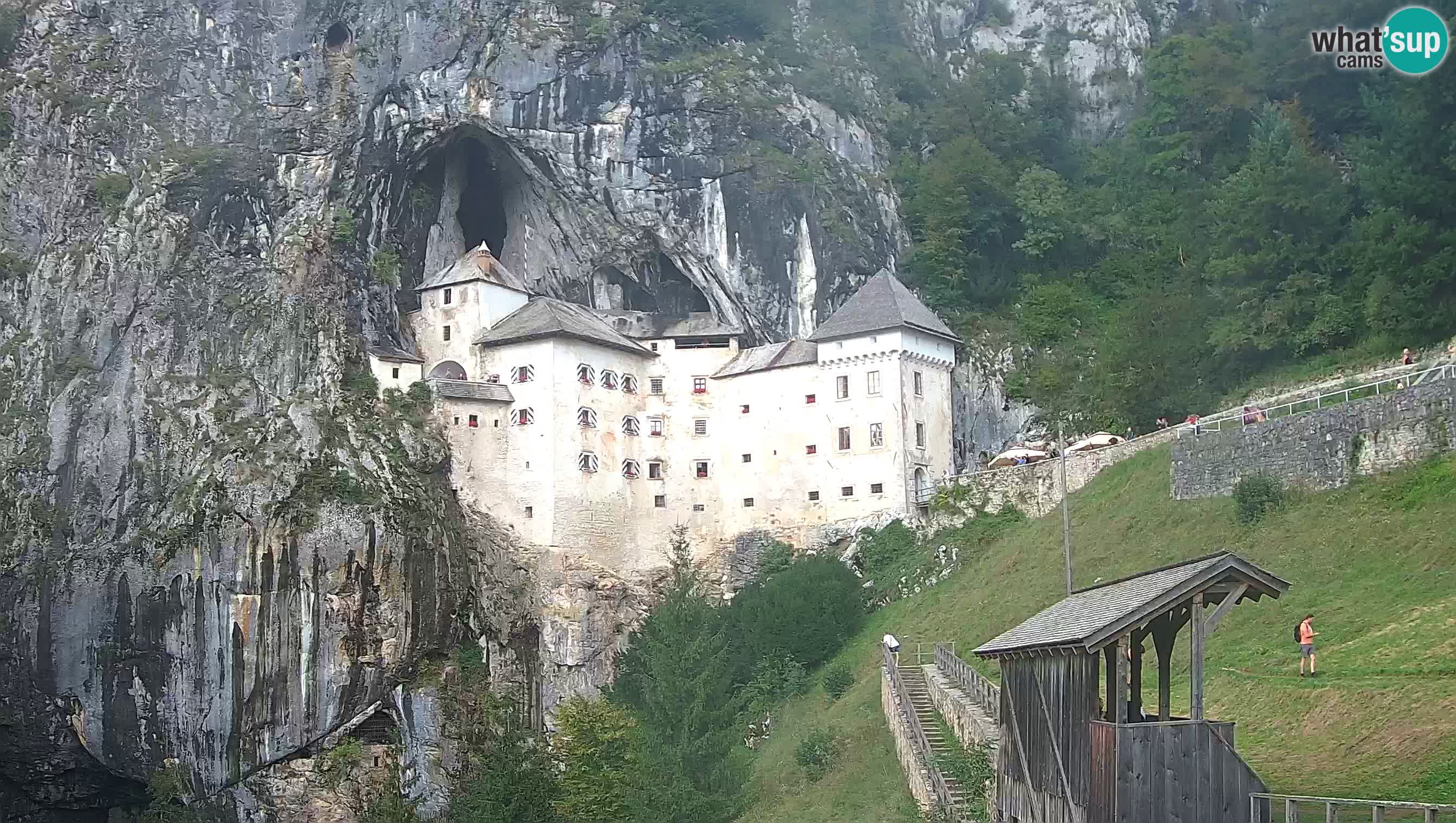Spletna kamera Predjamski grad – Grad Predjama – Postojna