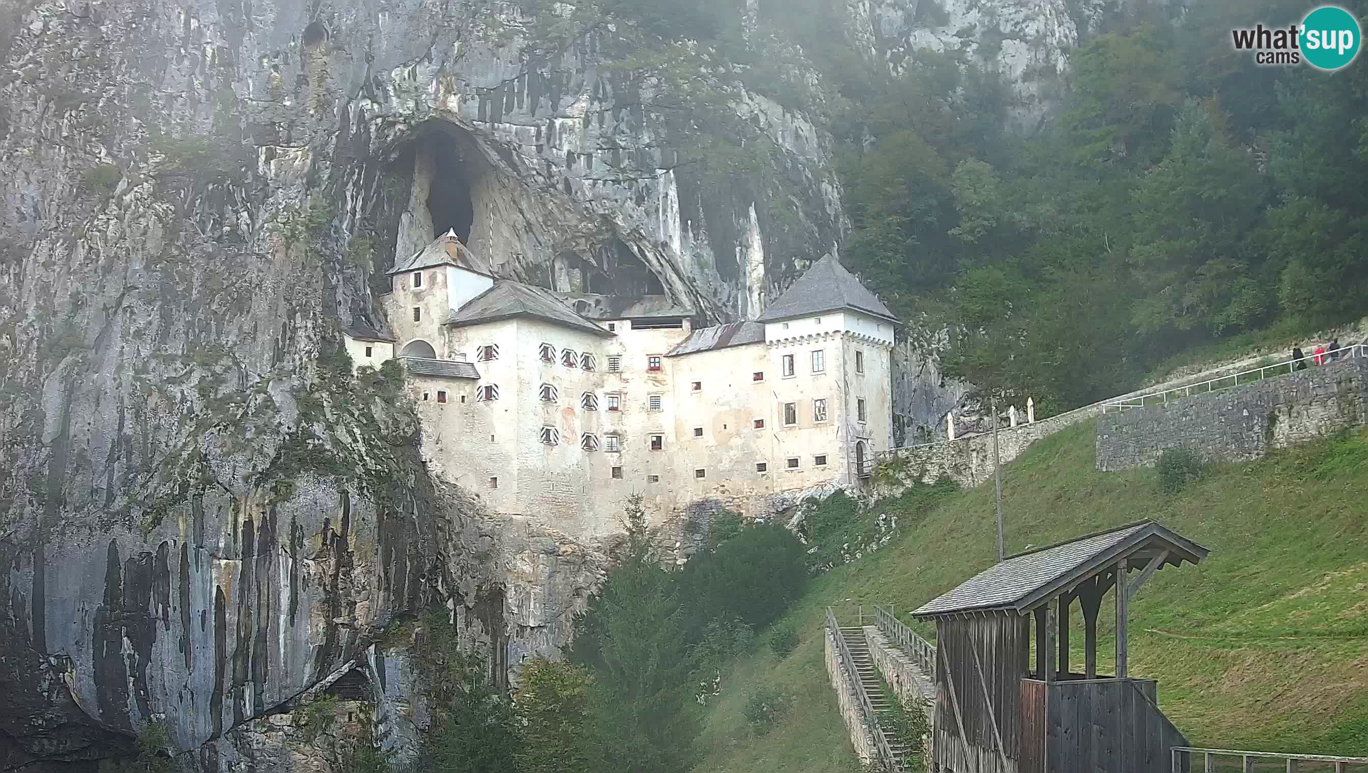Spletna kamera Predjamski grad – Grad Predjama – Postojna