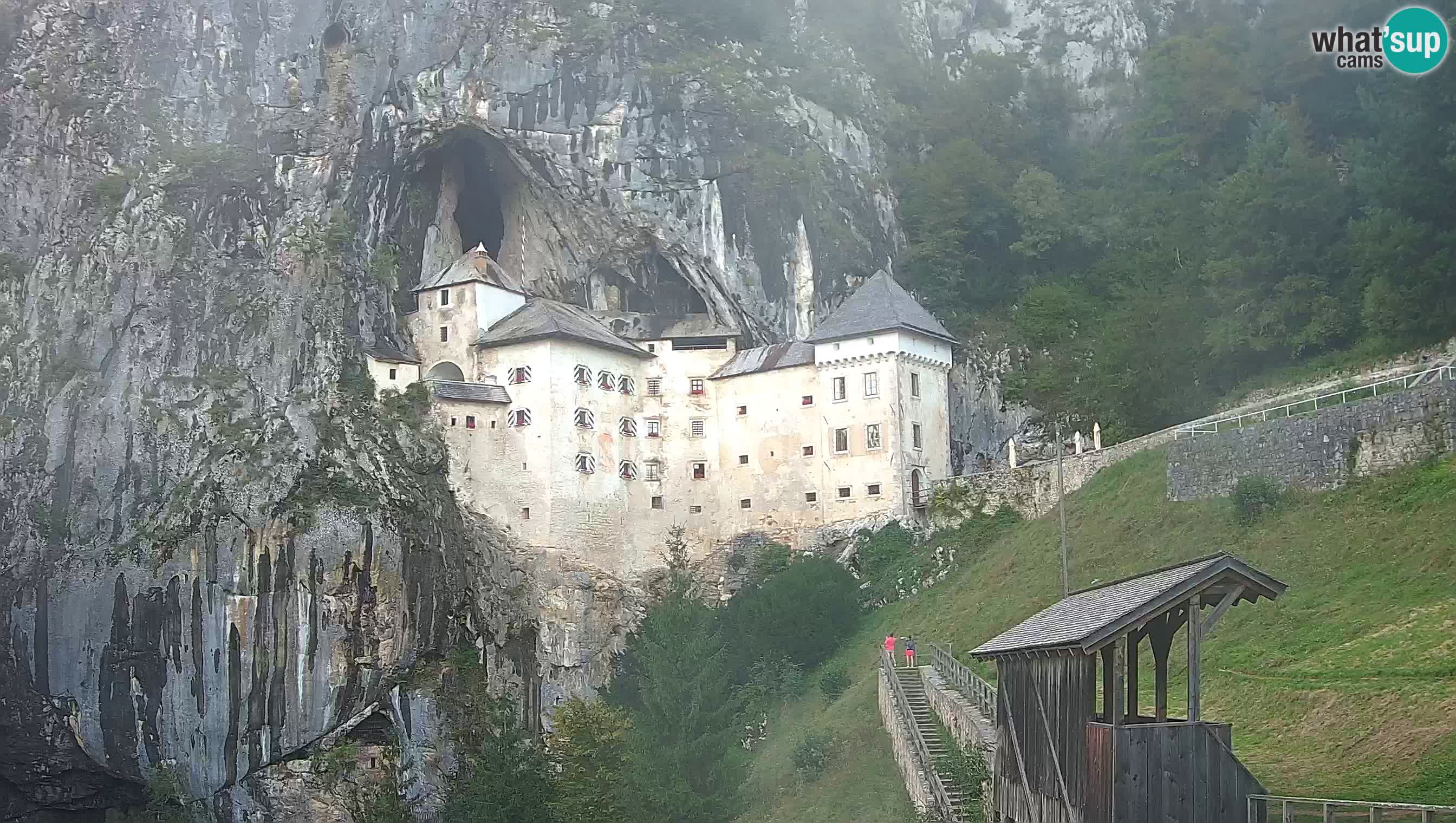 Spletna kamera Predjamski grad – Grad Predjama – Postojna