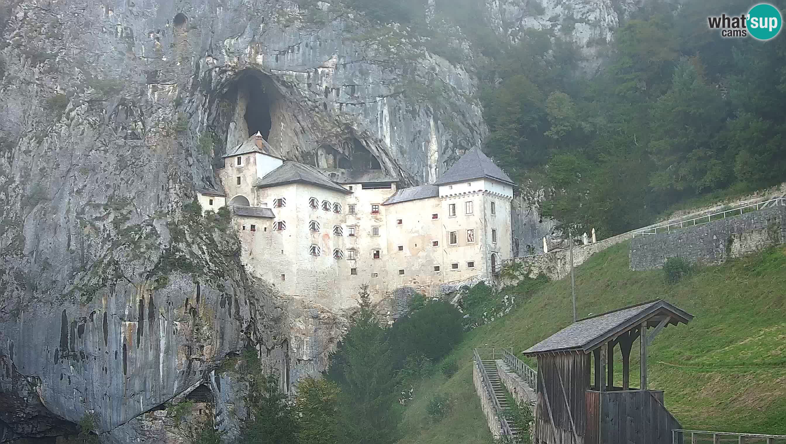 Spletna kamera Predjamski grad – Grad Predjama – Postojna
