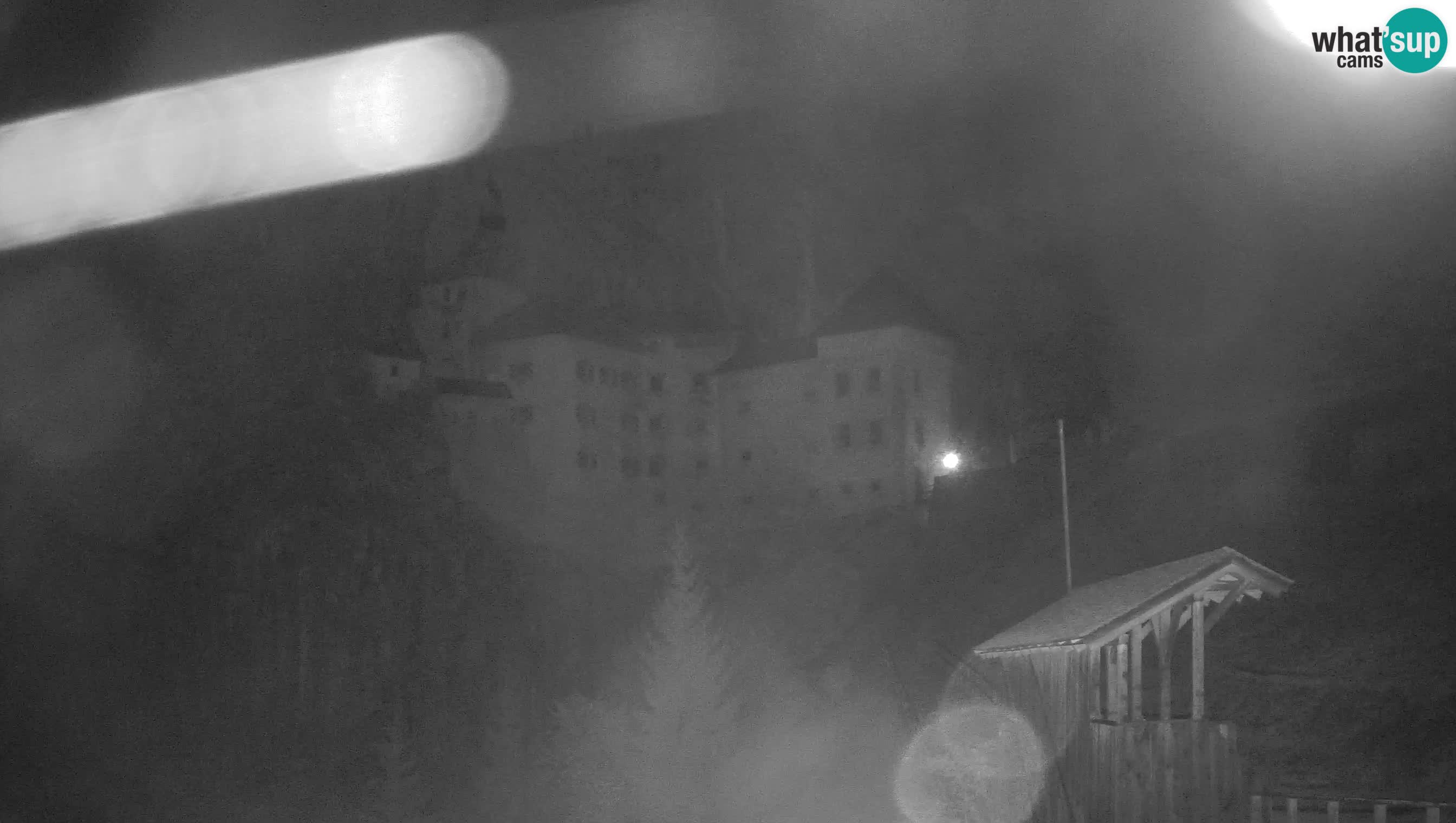 Spletna kamera Predjamski grad – Grad Predjama – Postojna