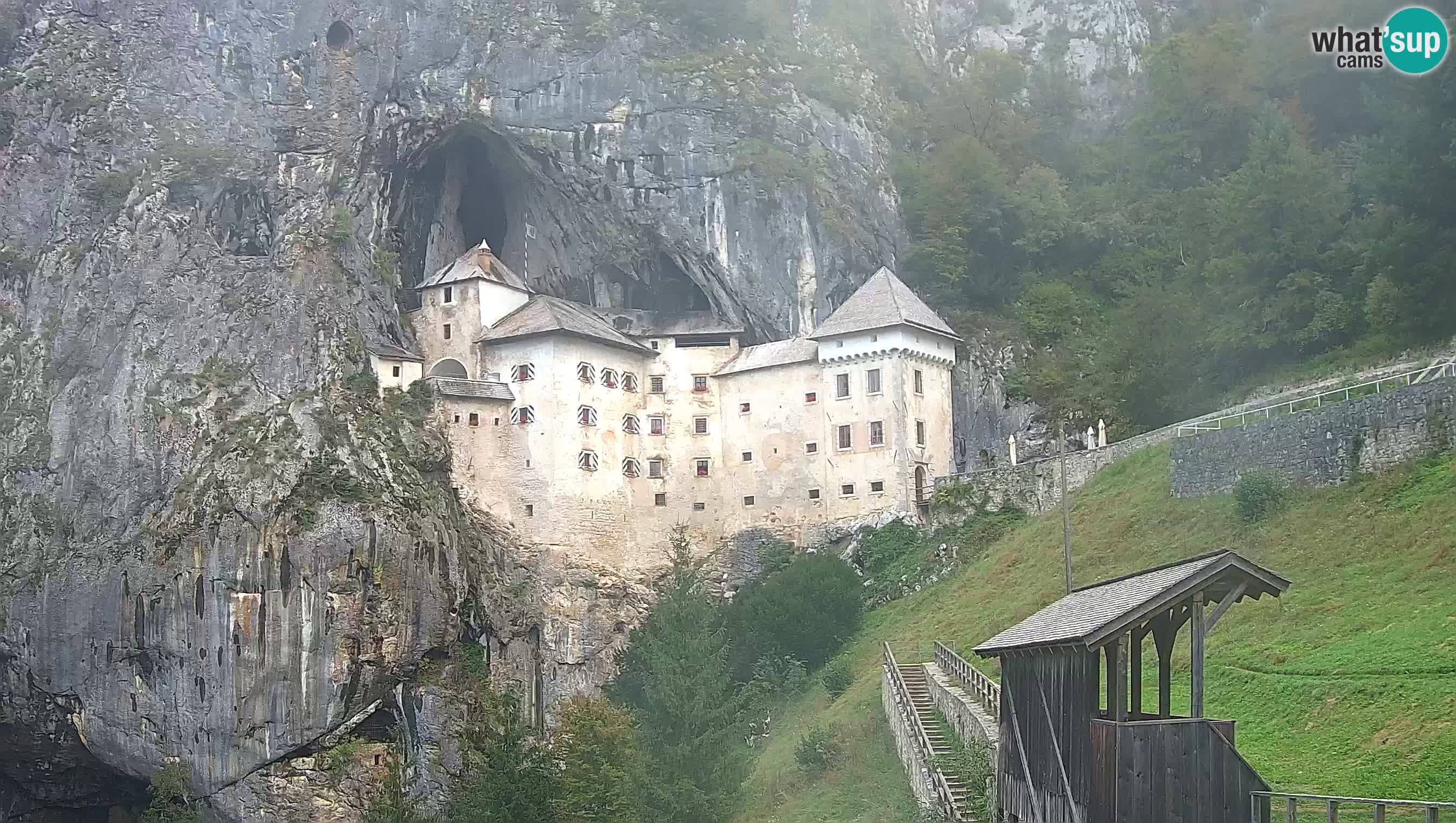Spletna kamera Predjamski grad – Grad Predjama – Postojna