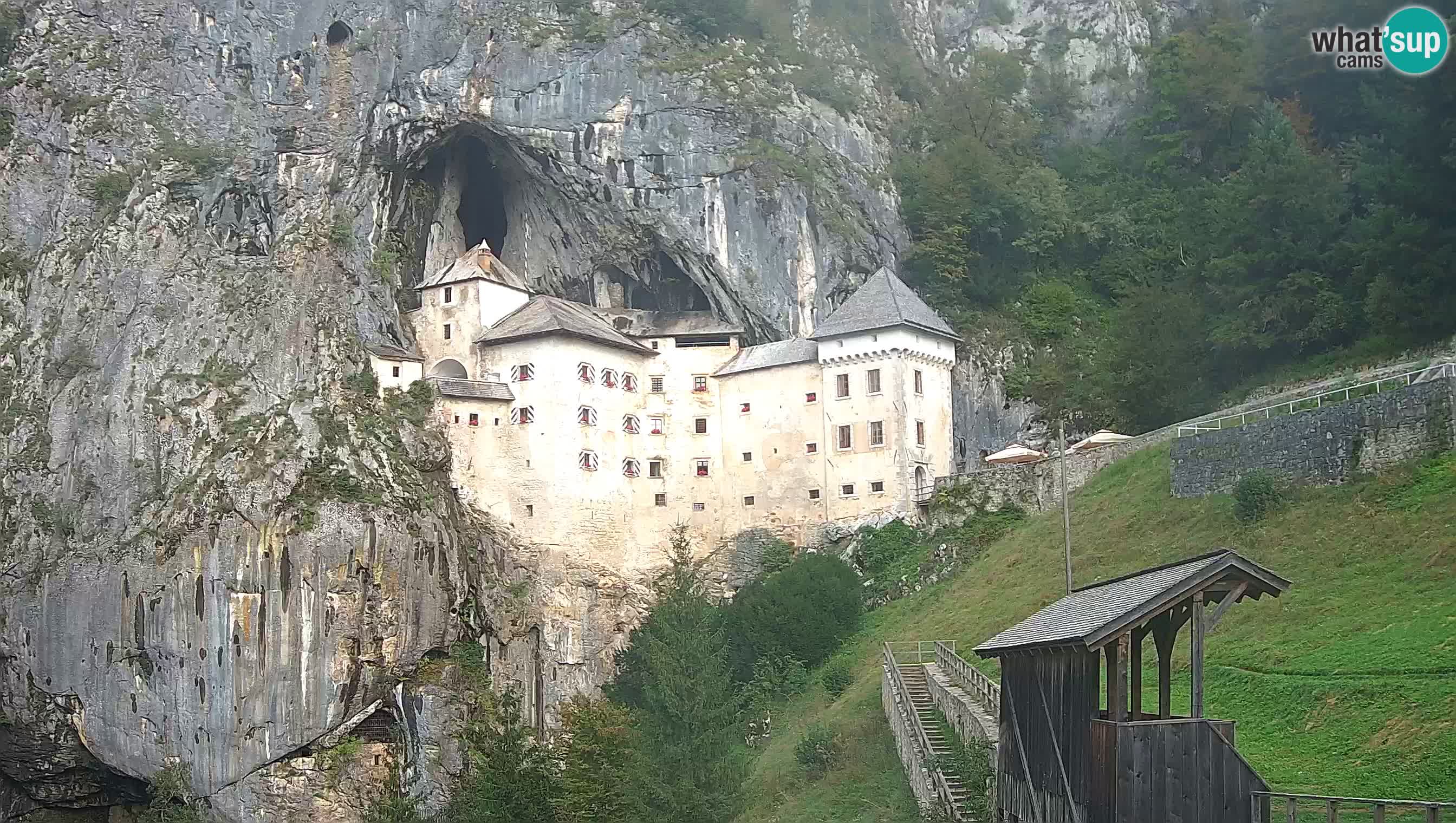 Spletna kamera Predjamski grad – Grad Predjama – Postojna