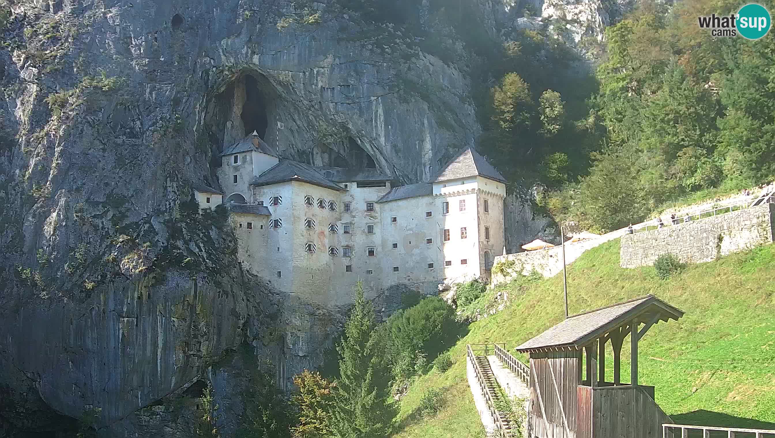 Spletna kamera Predjamski grad – Grad Predjama – Postojna