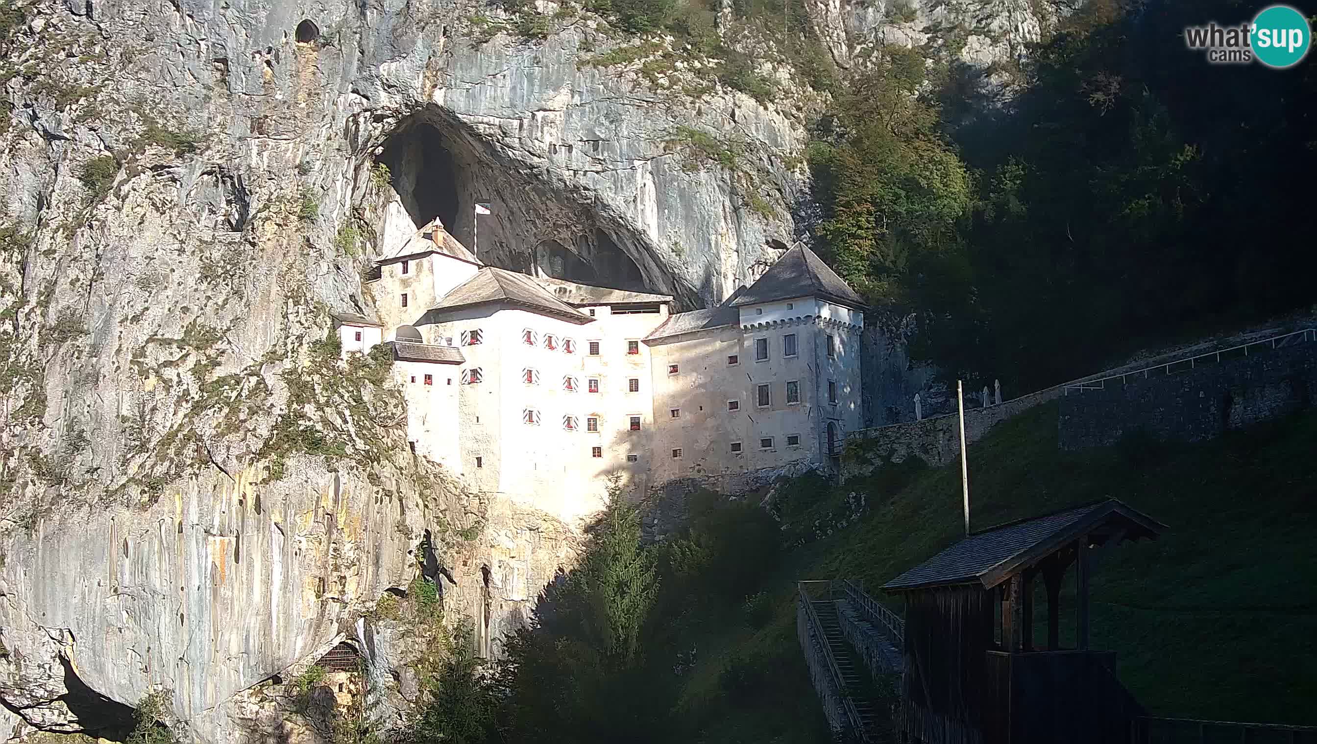 Spletna kamera Predjamski grad – Grad Predjama – Postojna