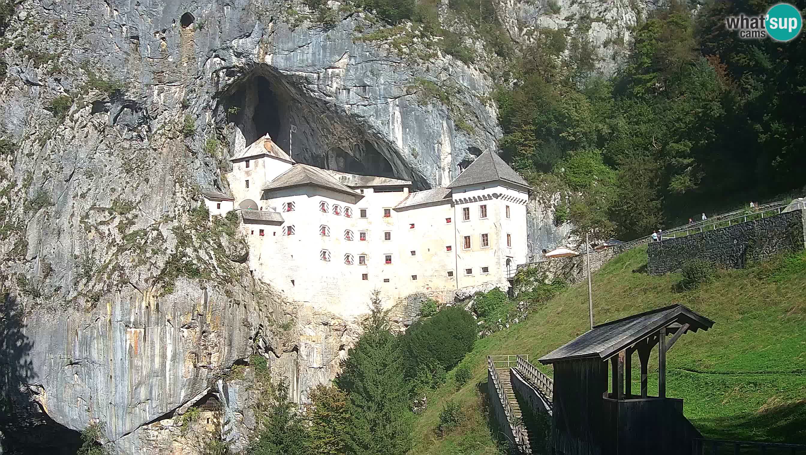 Spletna kamera Predjamski grad – Grad Predjama – Postojna
